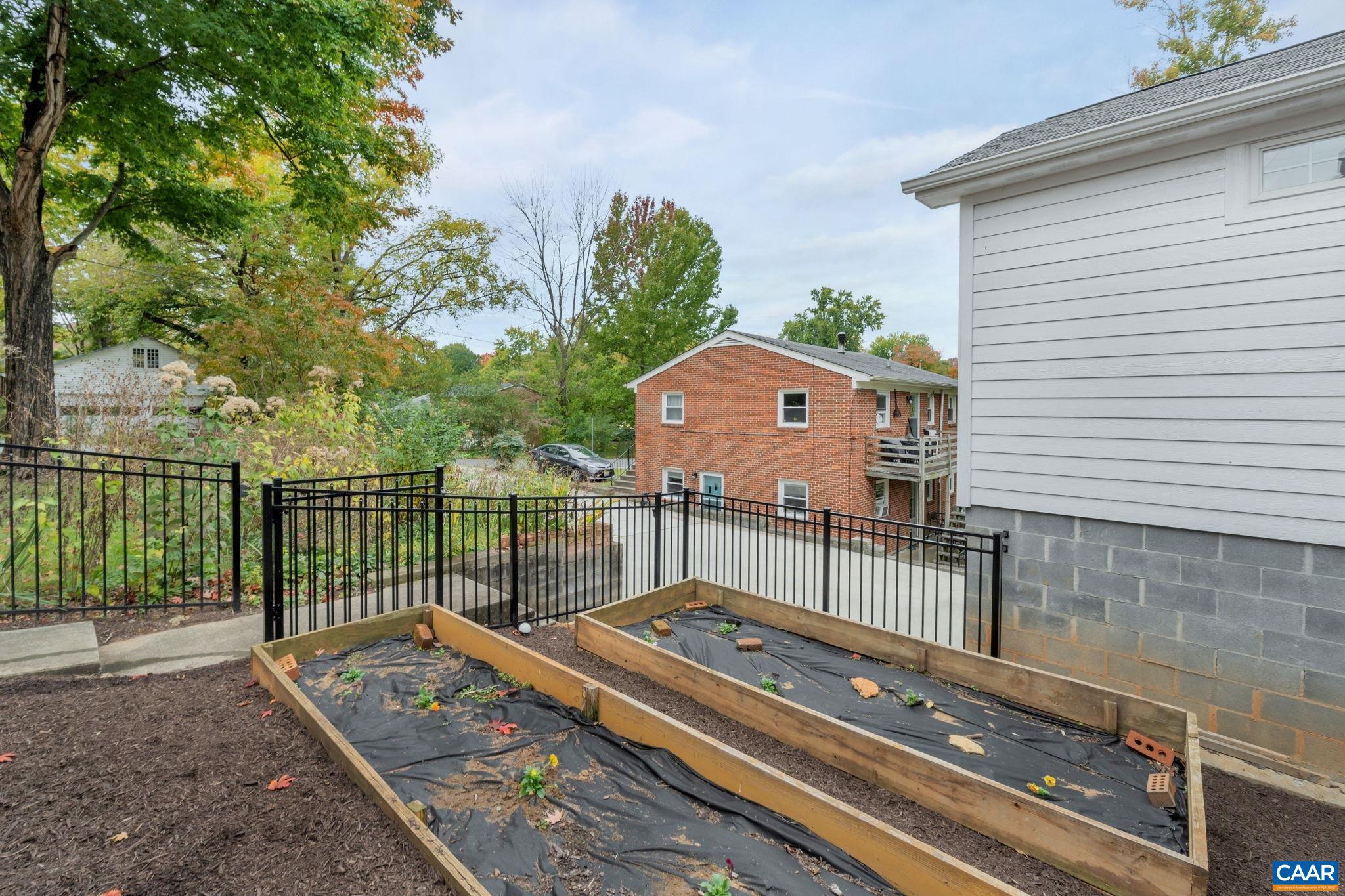 LOCUST GROVE - Residential