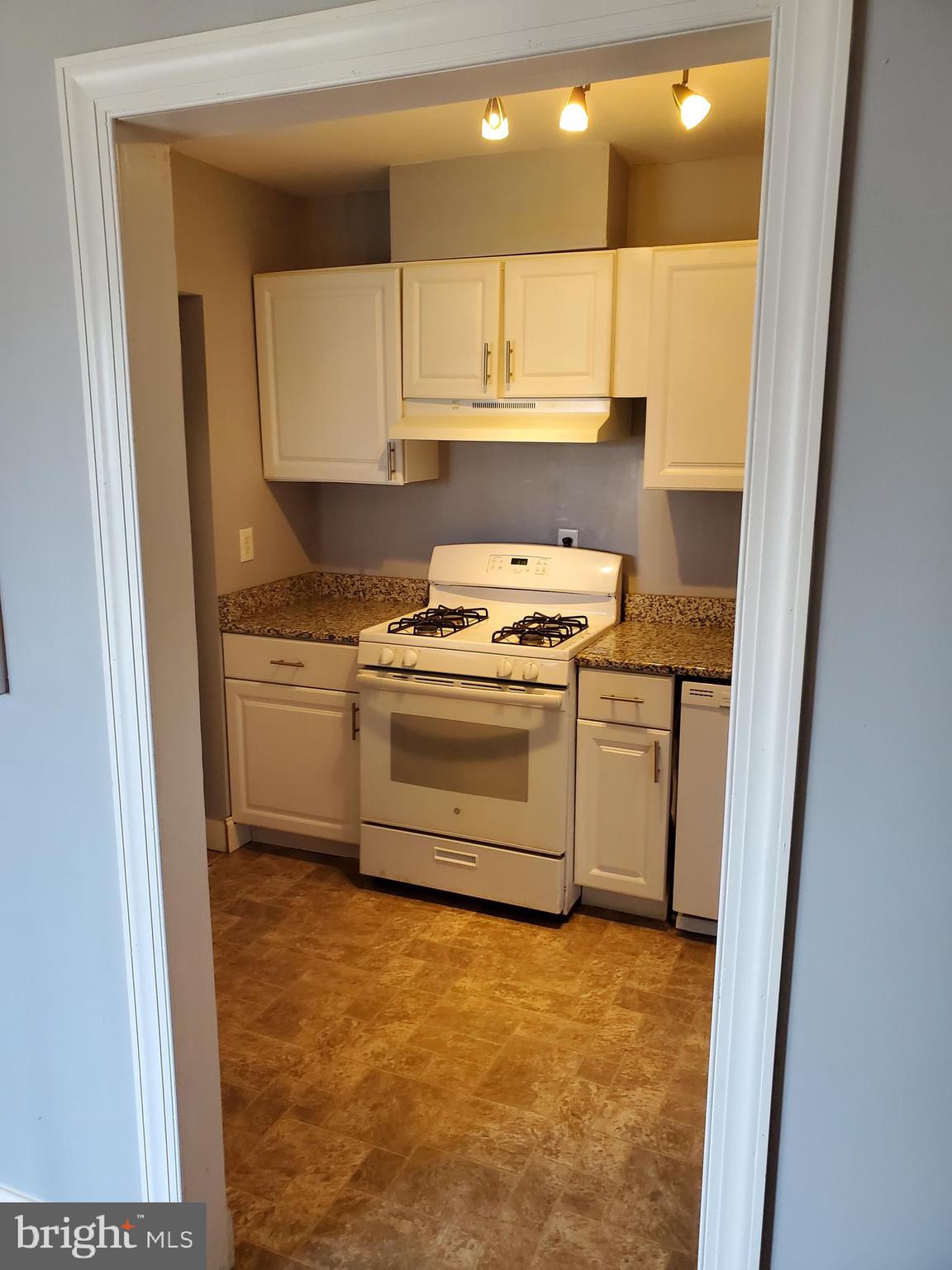 HUNTCREST CONDOMINIUM - Residential