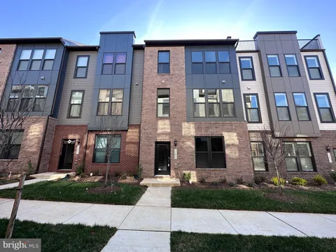 2453 Liberty Loop, Herndon, VA MLS: VAFX2223172