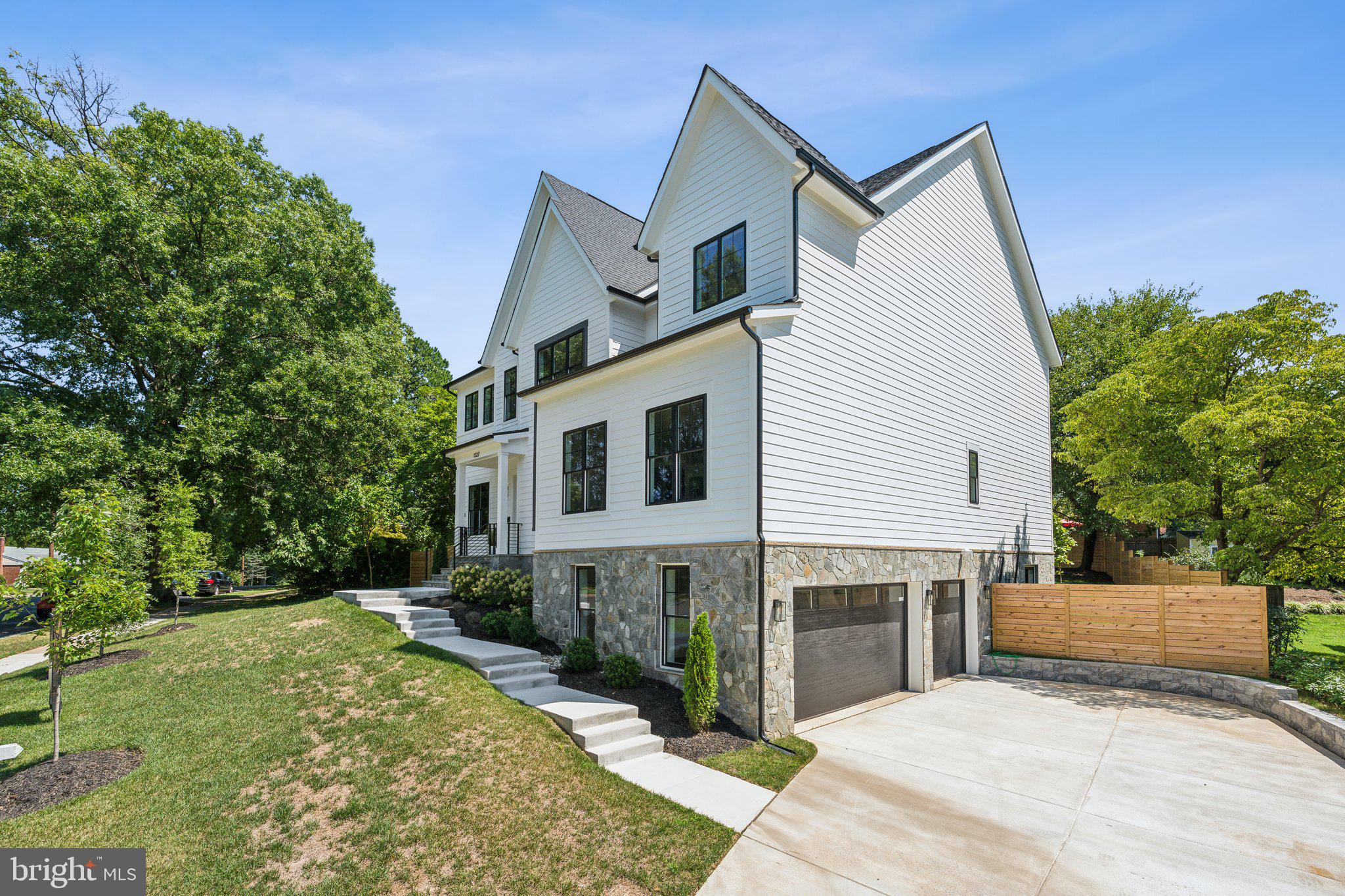 BROYHILLS MCLEAN ESTATES - Residential