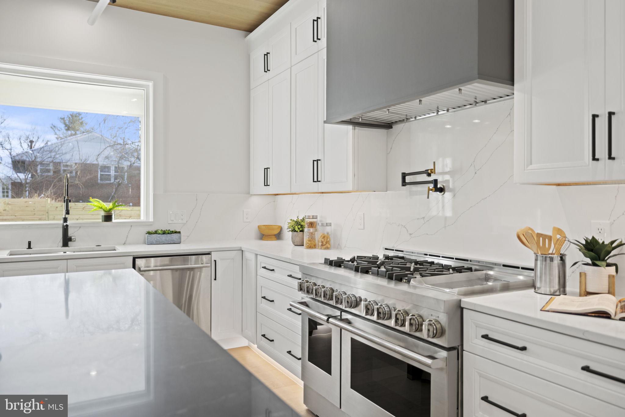 BROYHILLS MCLEAN ESTATES - Residential