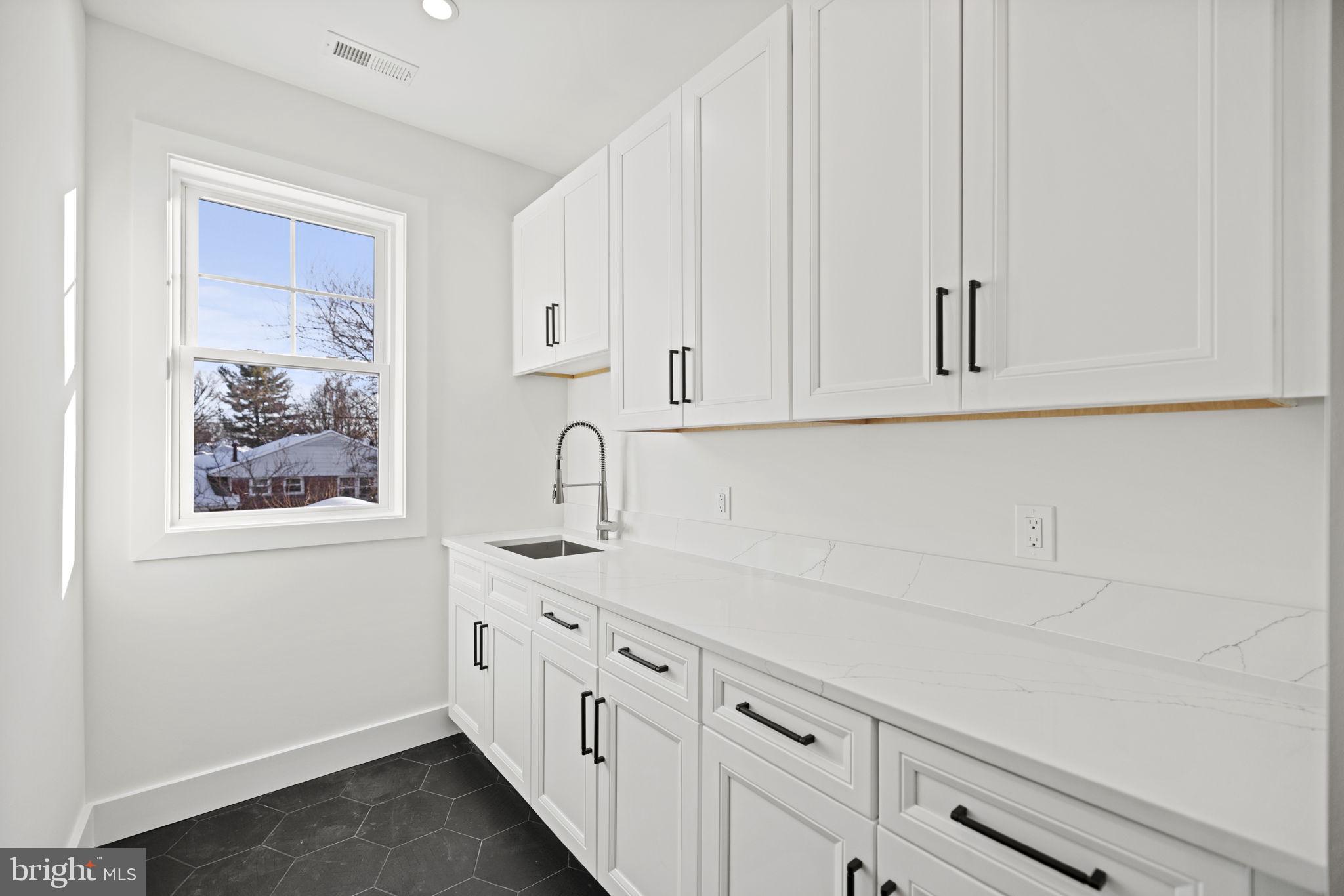 BROYHILLS MCLEAN ESTATES - Residential