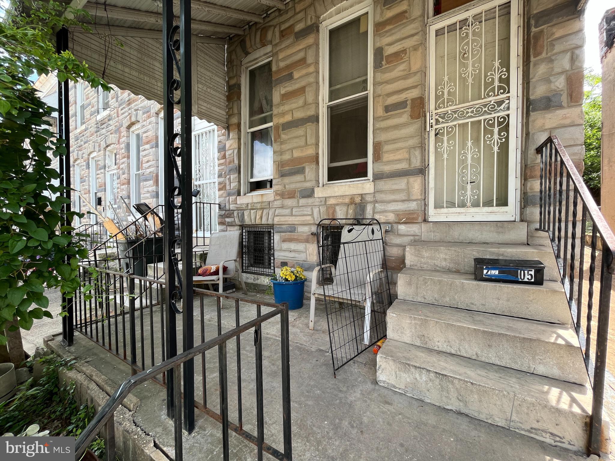 2531 HOLLINS STREET