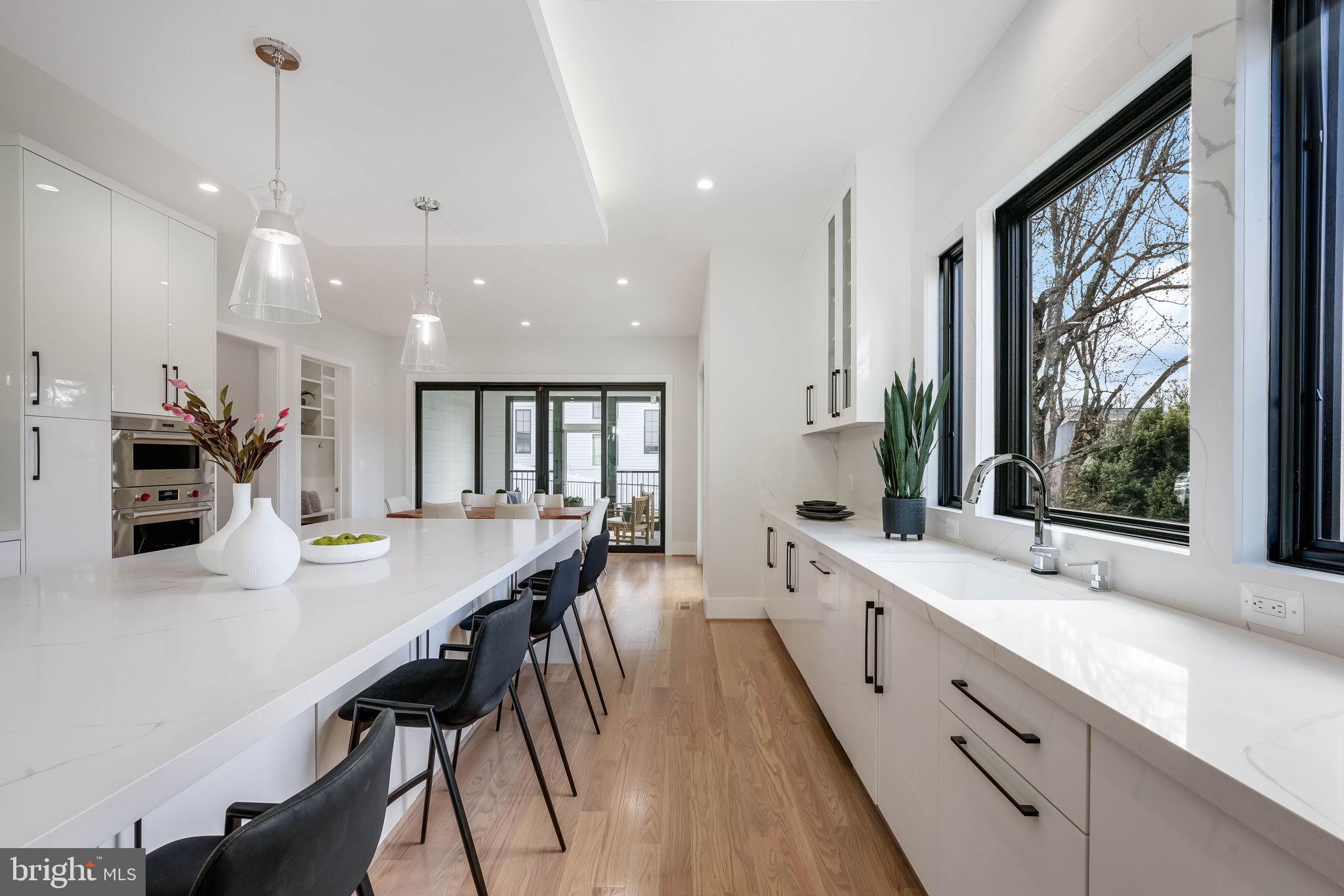 CRESCENT HILLS - Residential