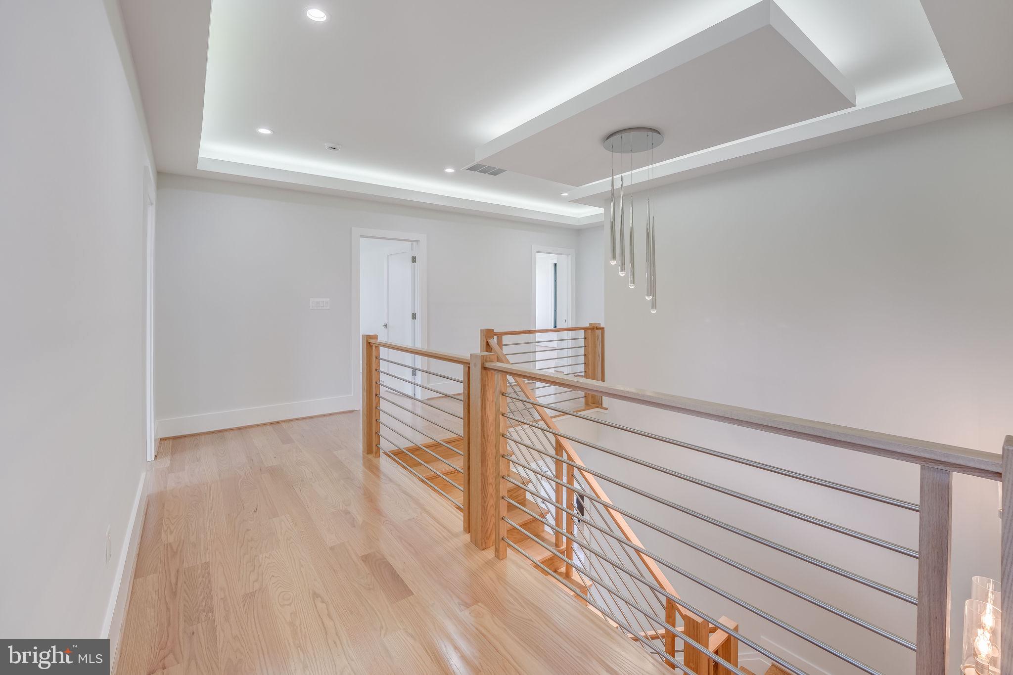 CRESCENT HILLS - Residential