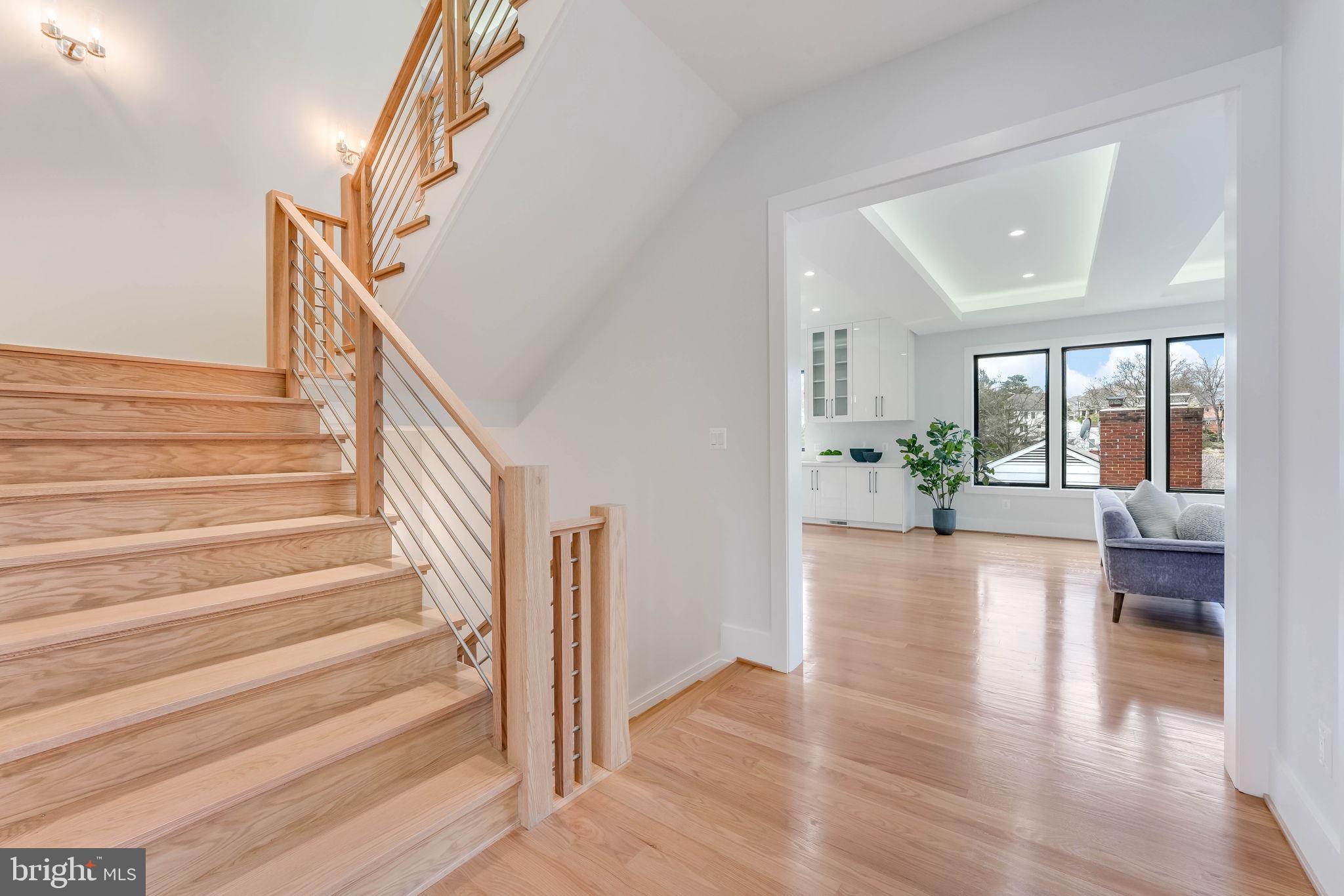 CRESCENT HILLS - Residential