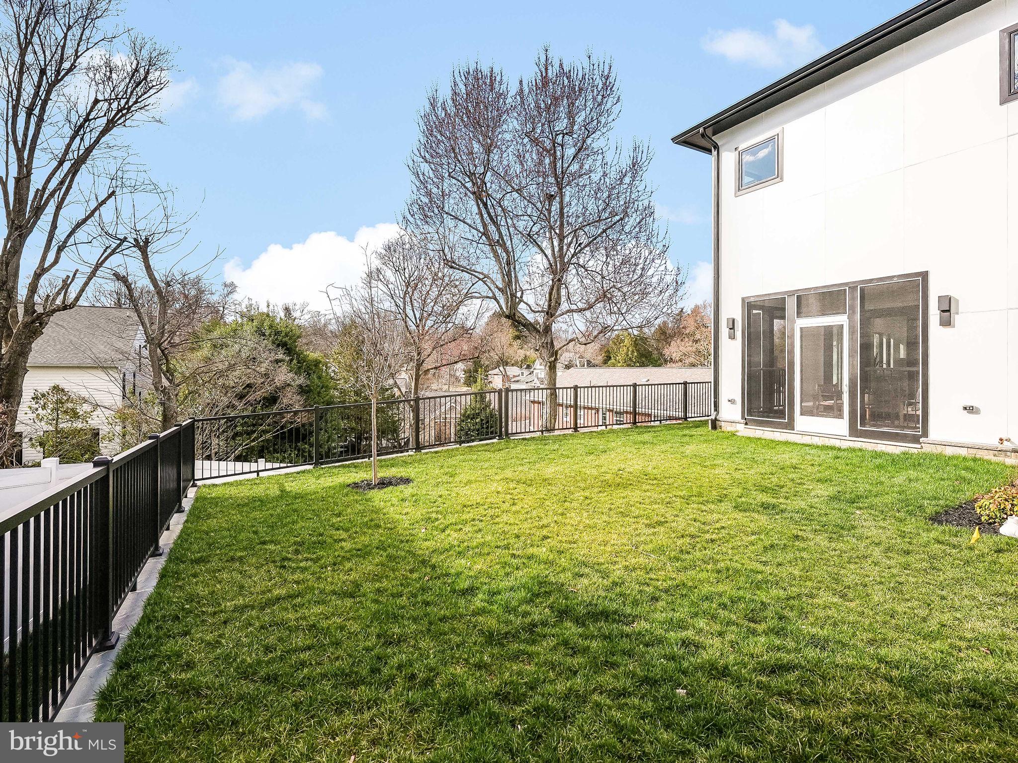 CRESCENT HILLS - Residential