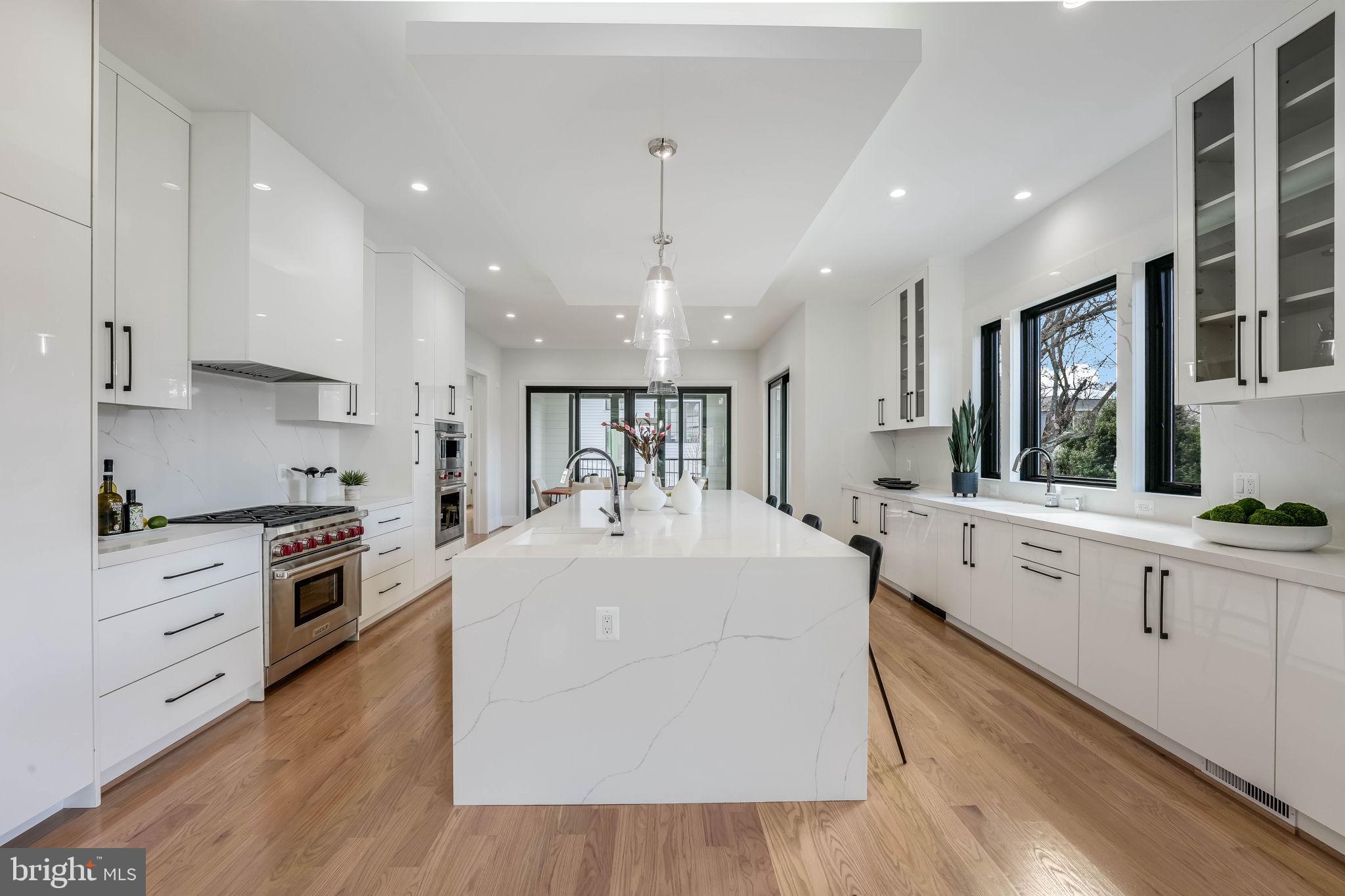 CRESCENT HILLS - Residential