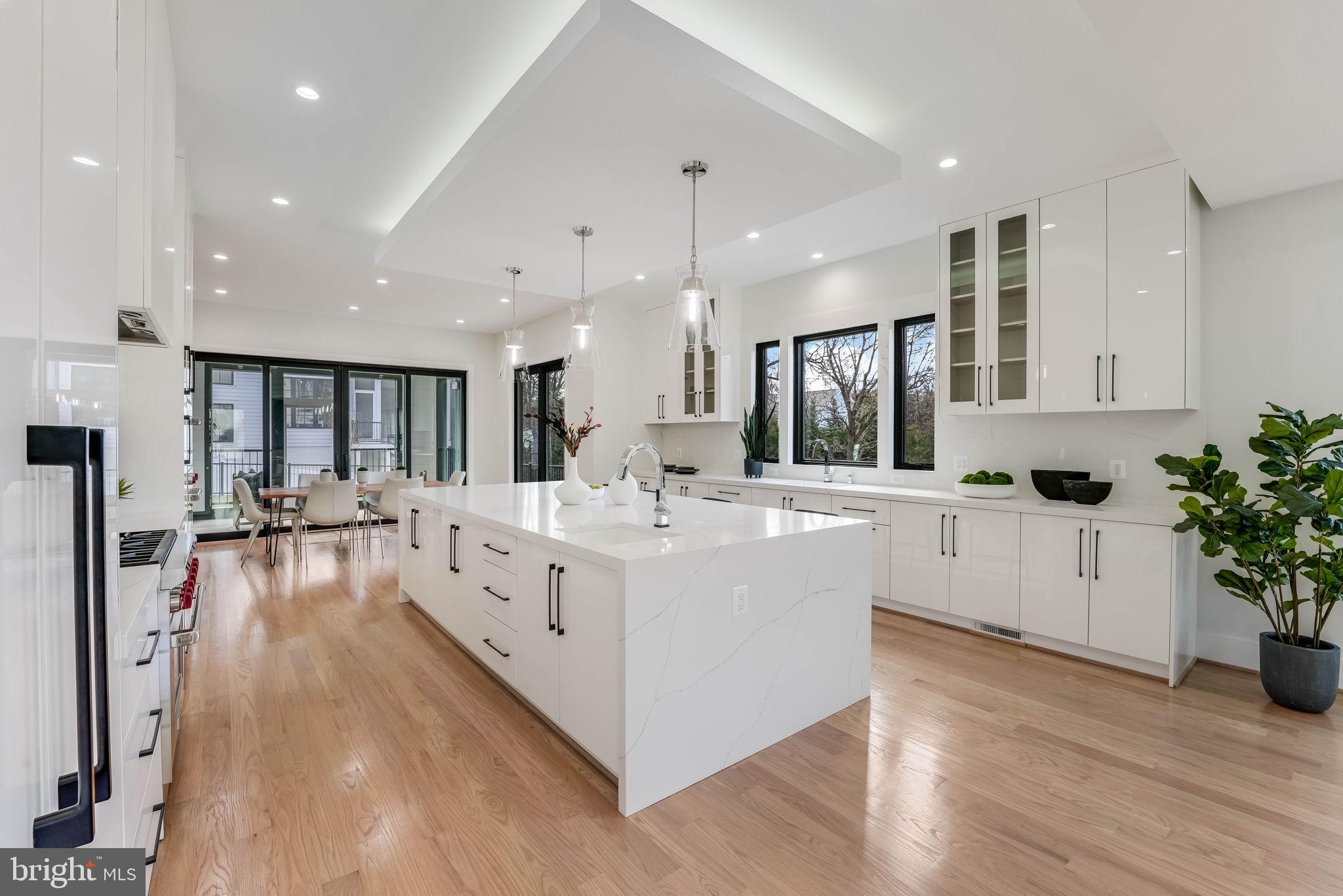 CRESCENT HILLS - Residential