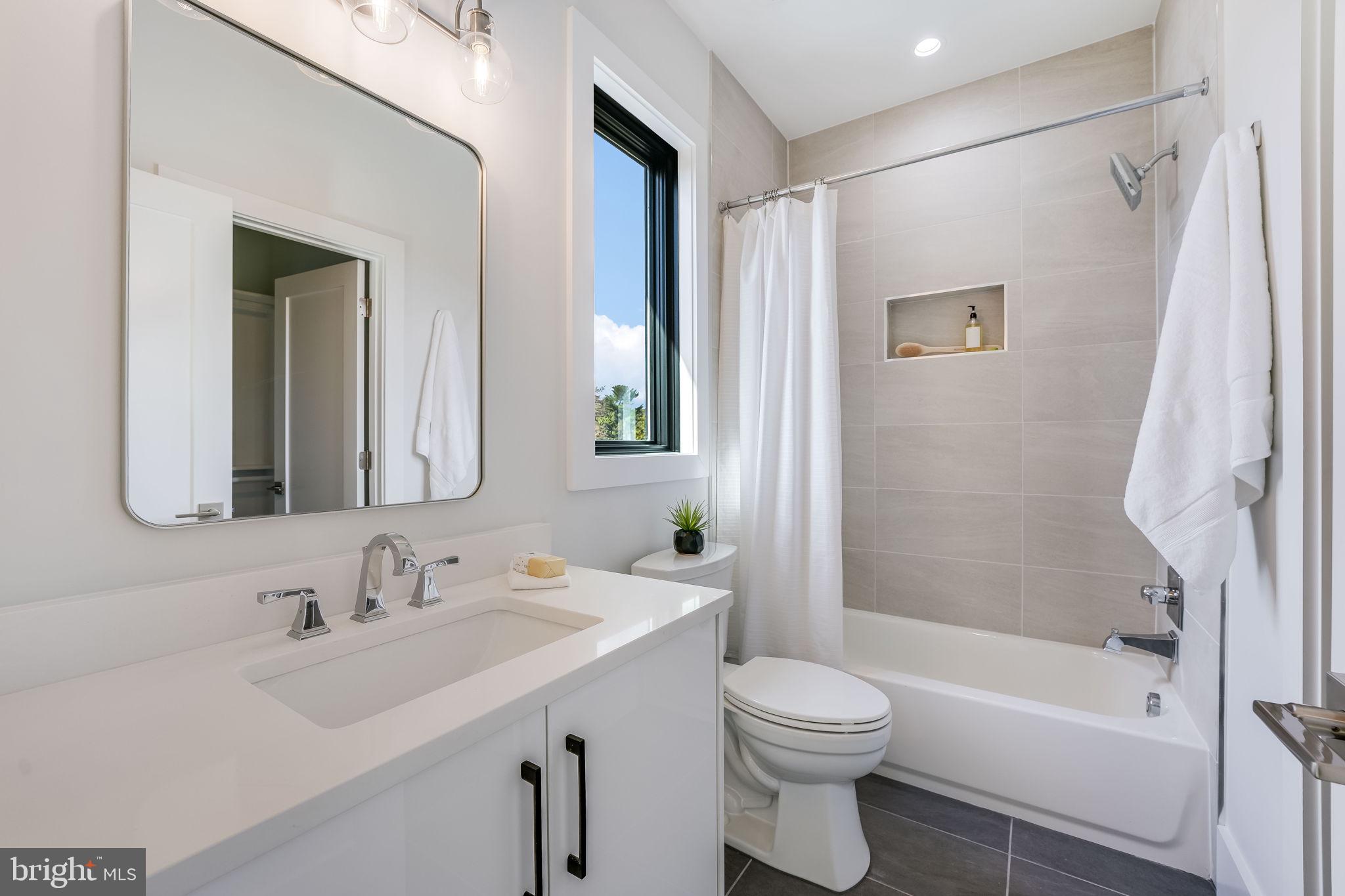 CRESCENT HILLS - Residential