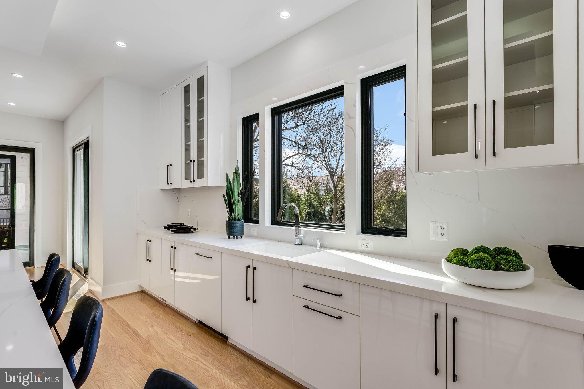 CRESCENT HILLS - Residential