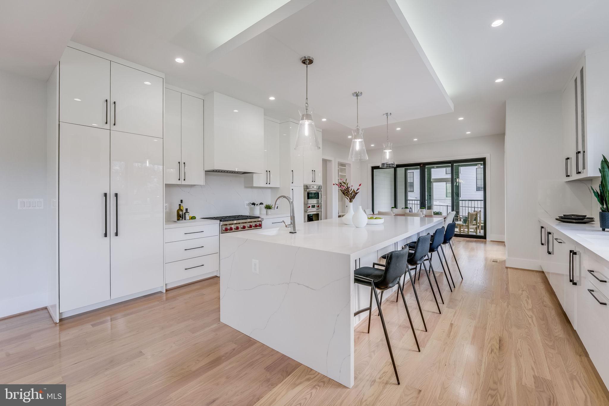 CRESCENT HILLS - Residential