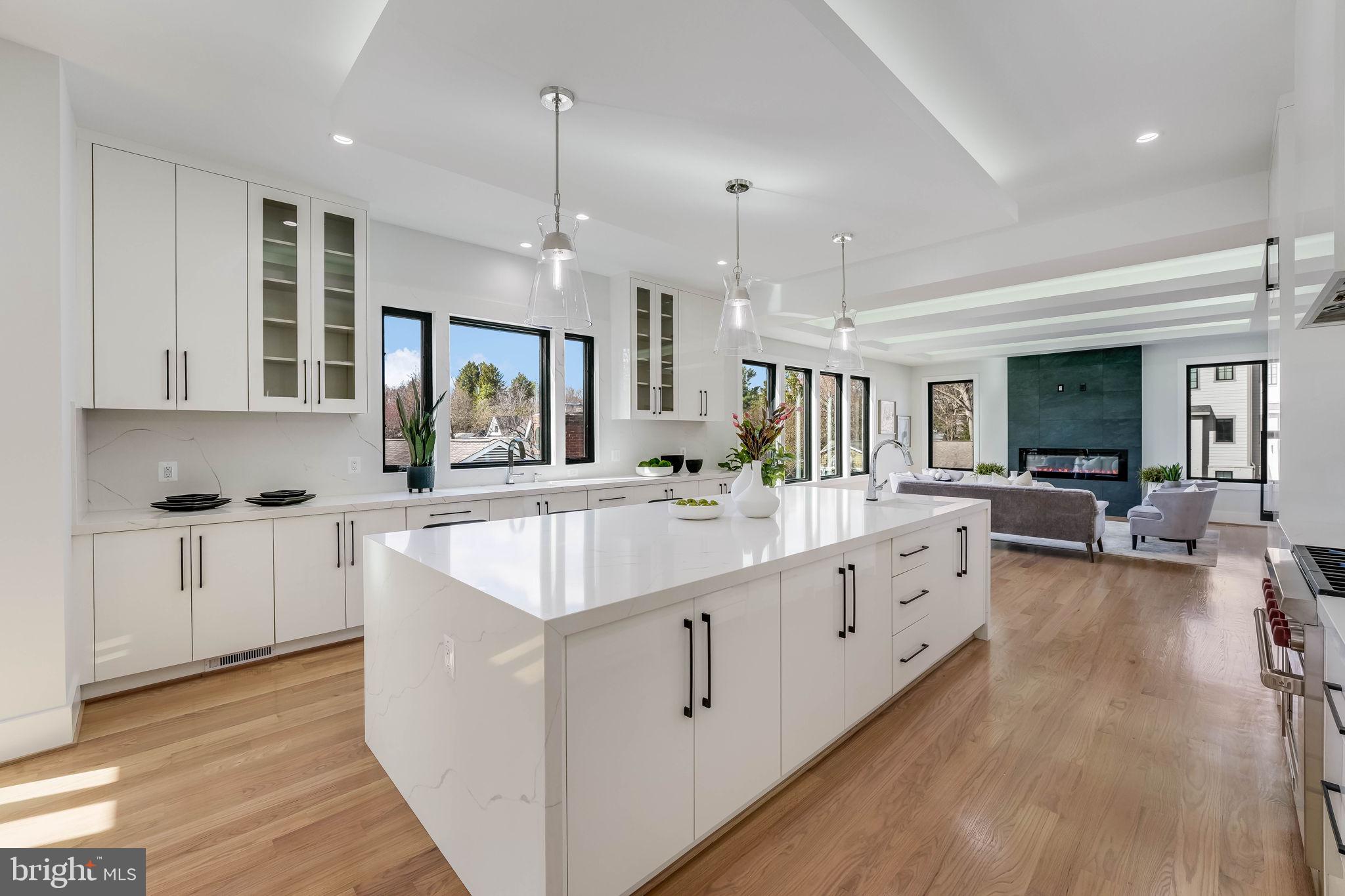 CRESCENT HILLS - Residential