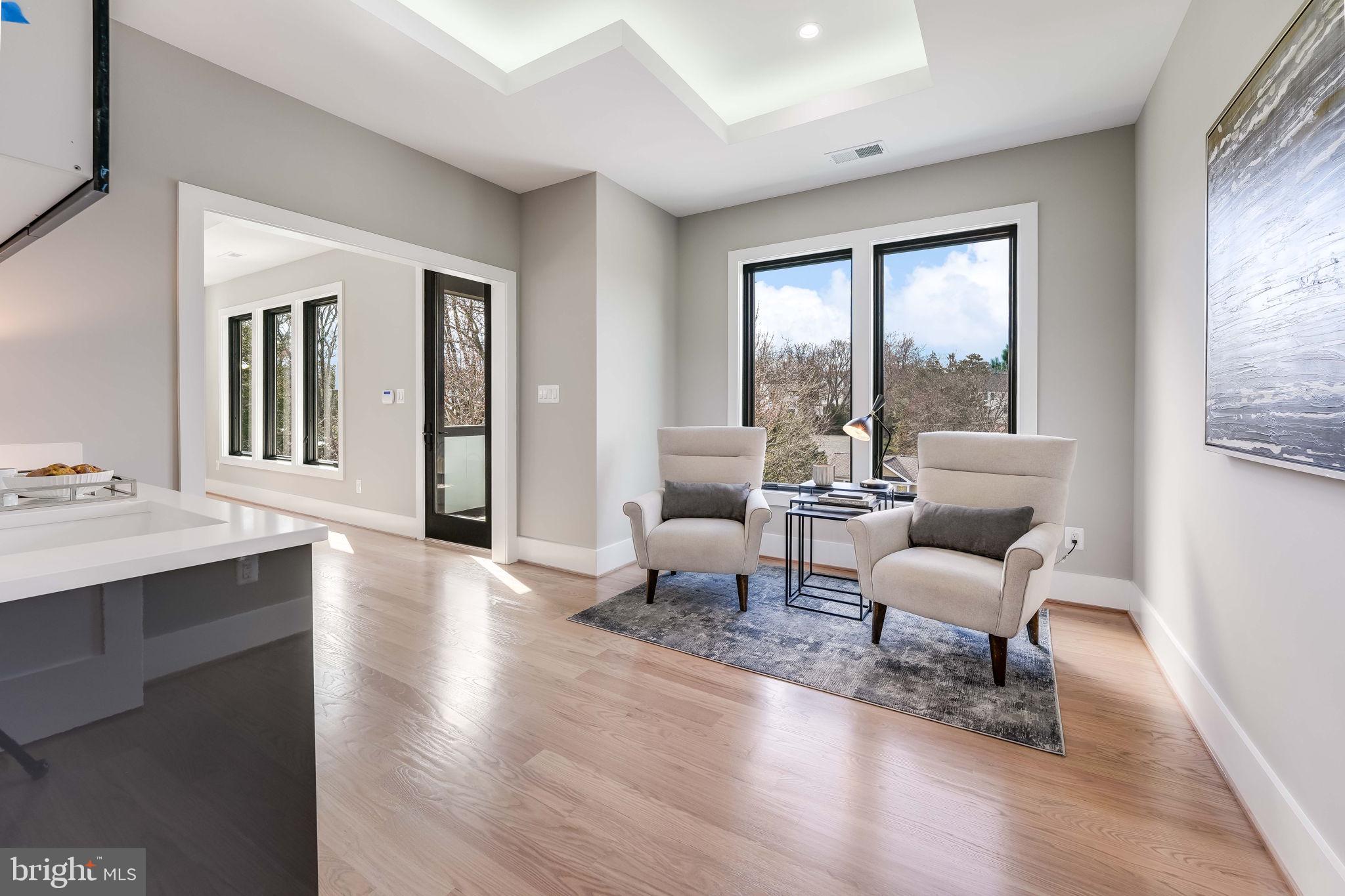 CRESCENT HILLS - Residential