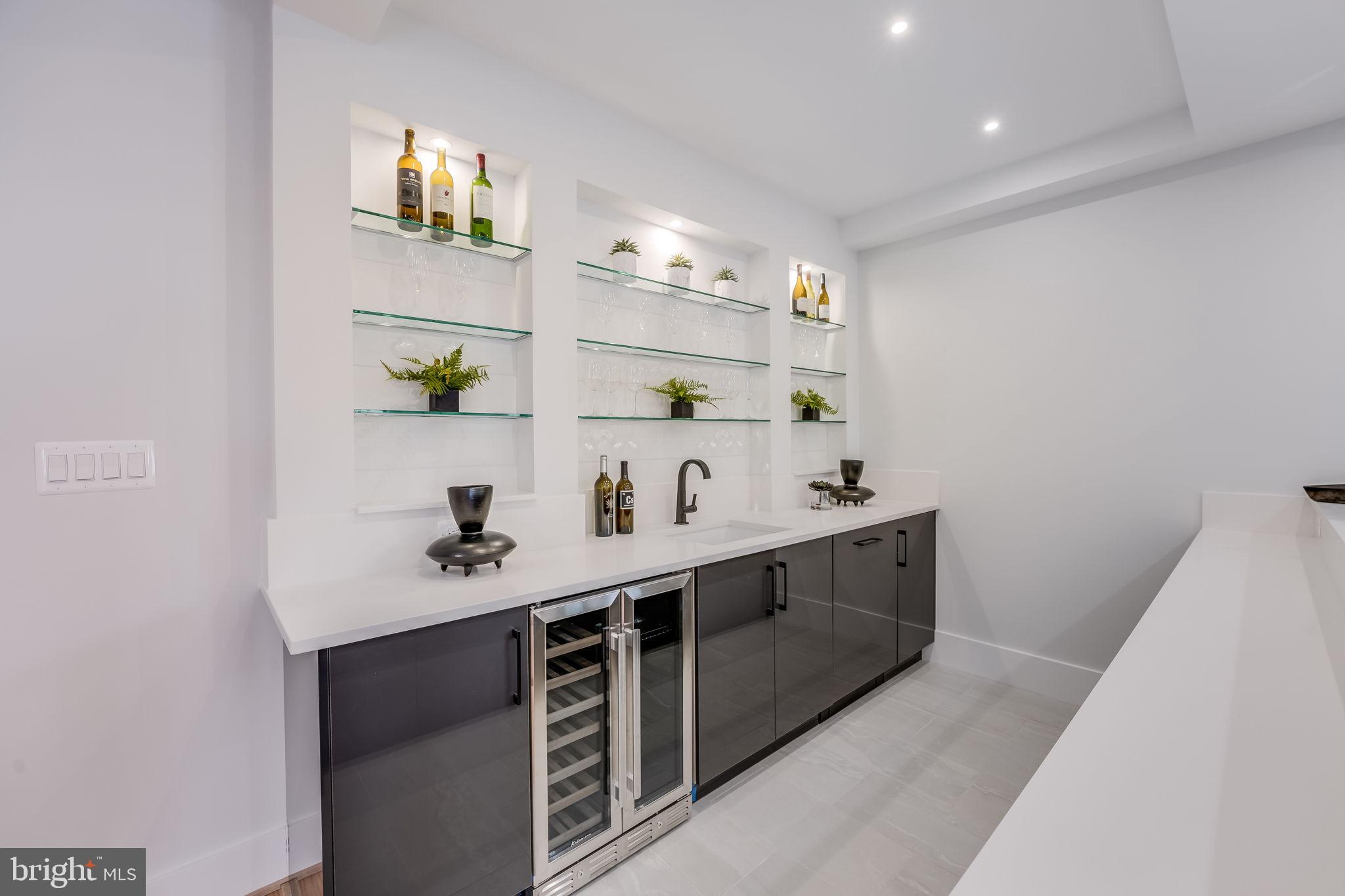 CRESCENT HILLS - Residential