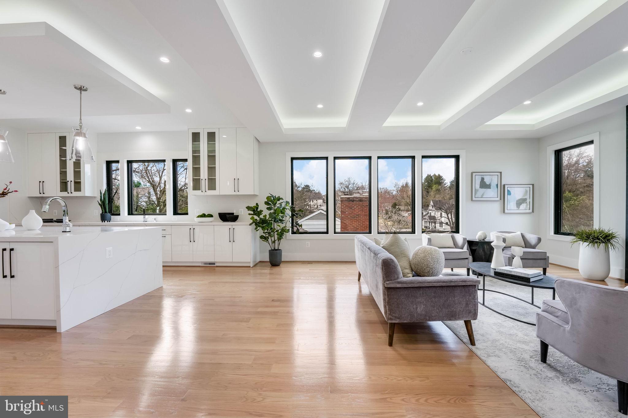 CRESCENT HILLS - Residential