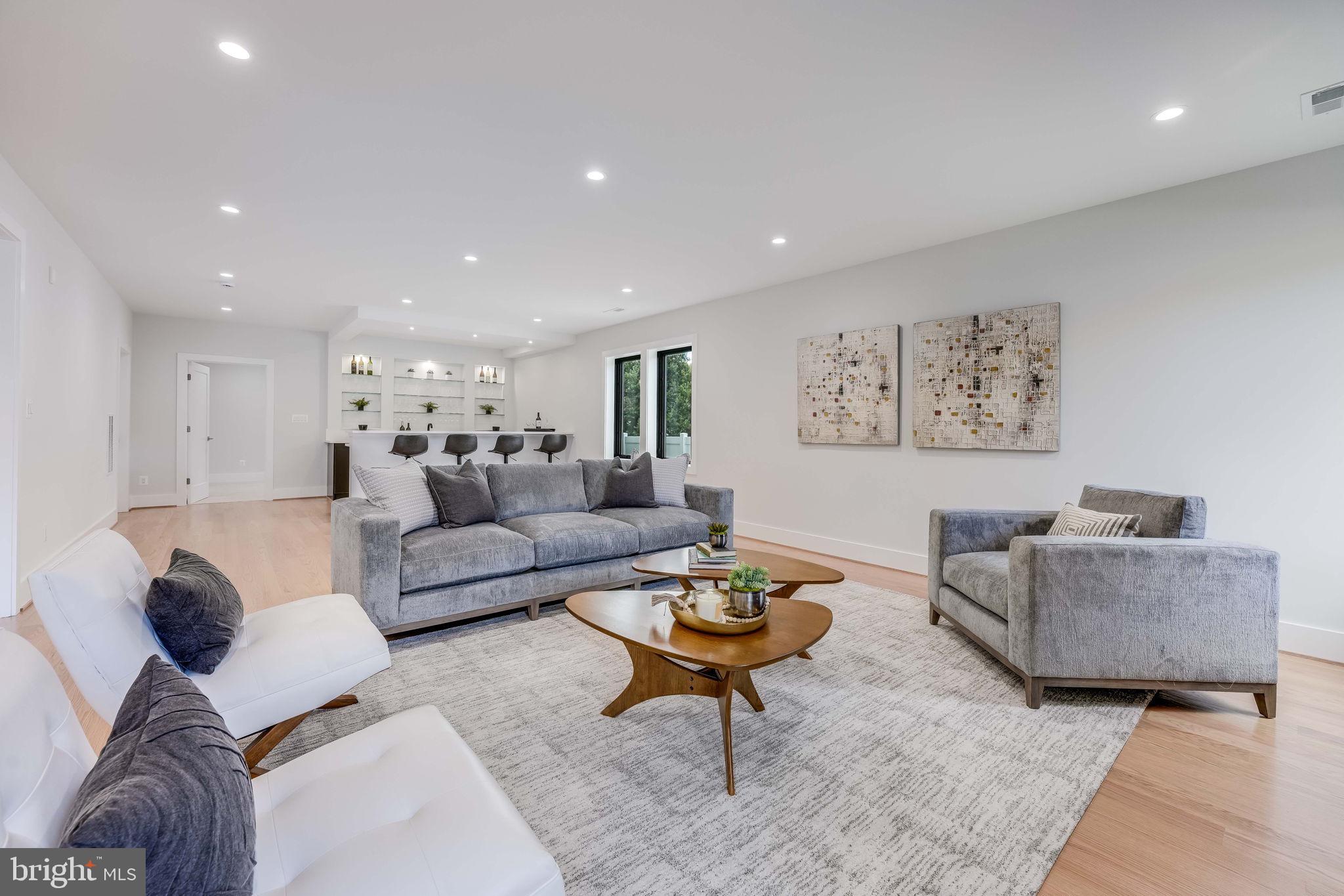 CRESCENT HILLS - Residential