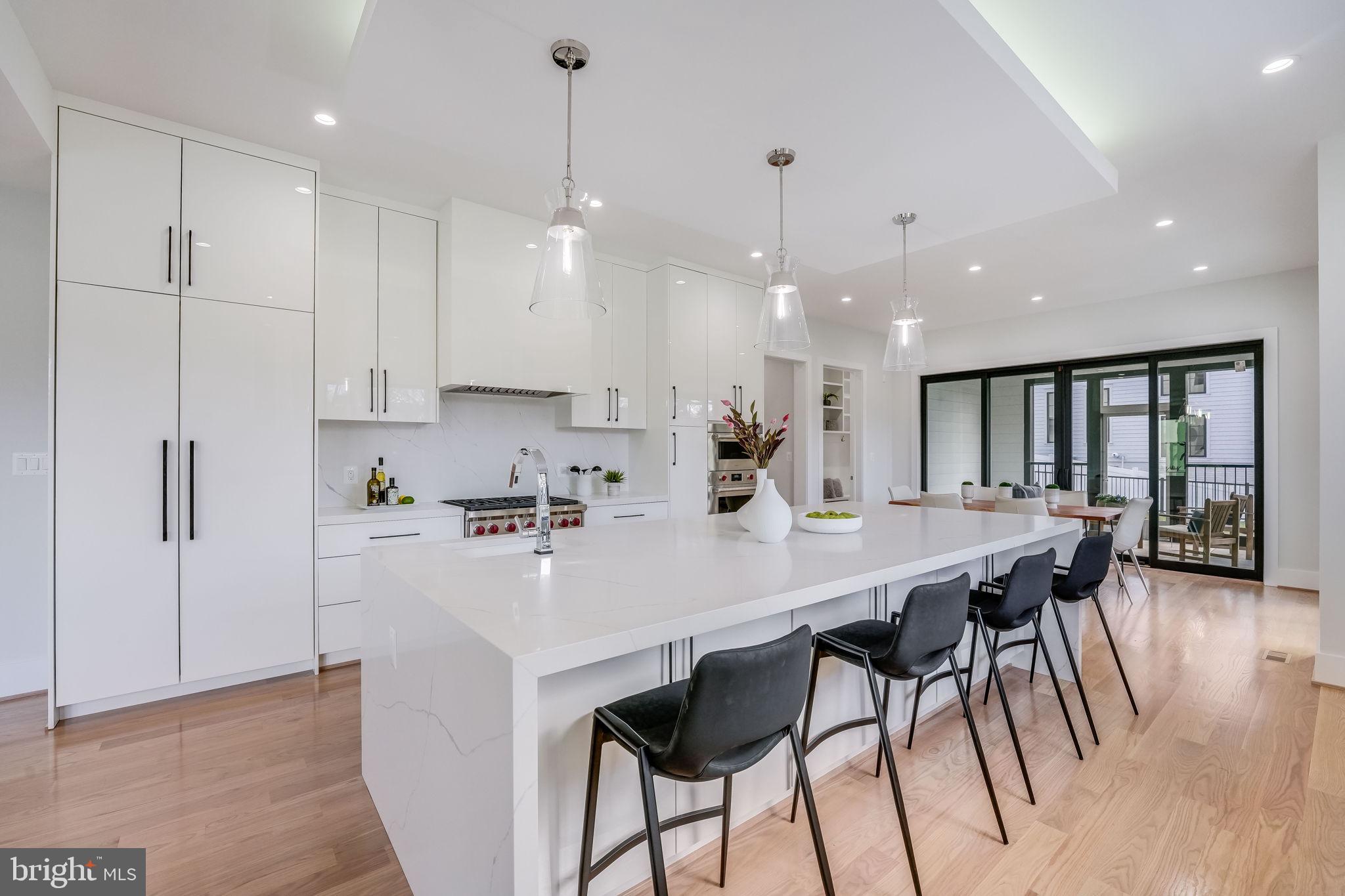 CRESCENT HILLS - Residential