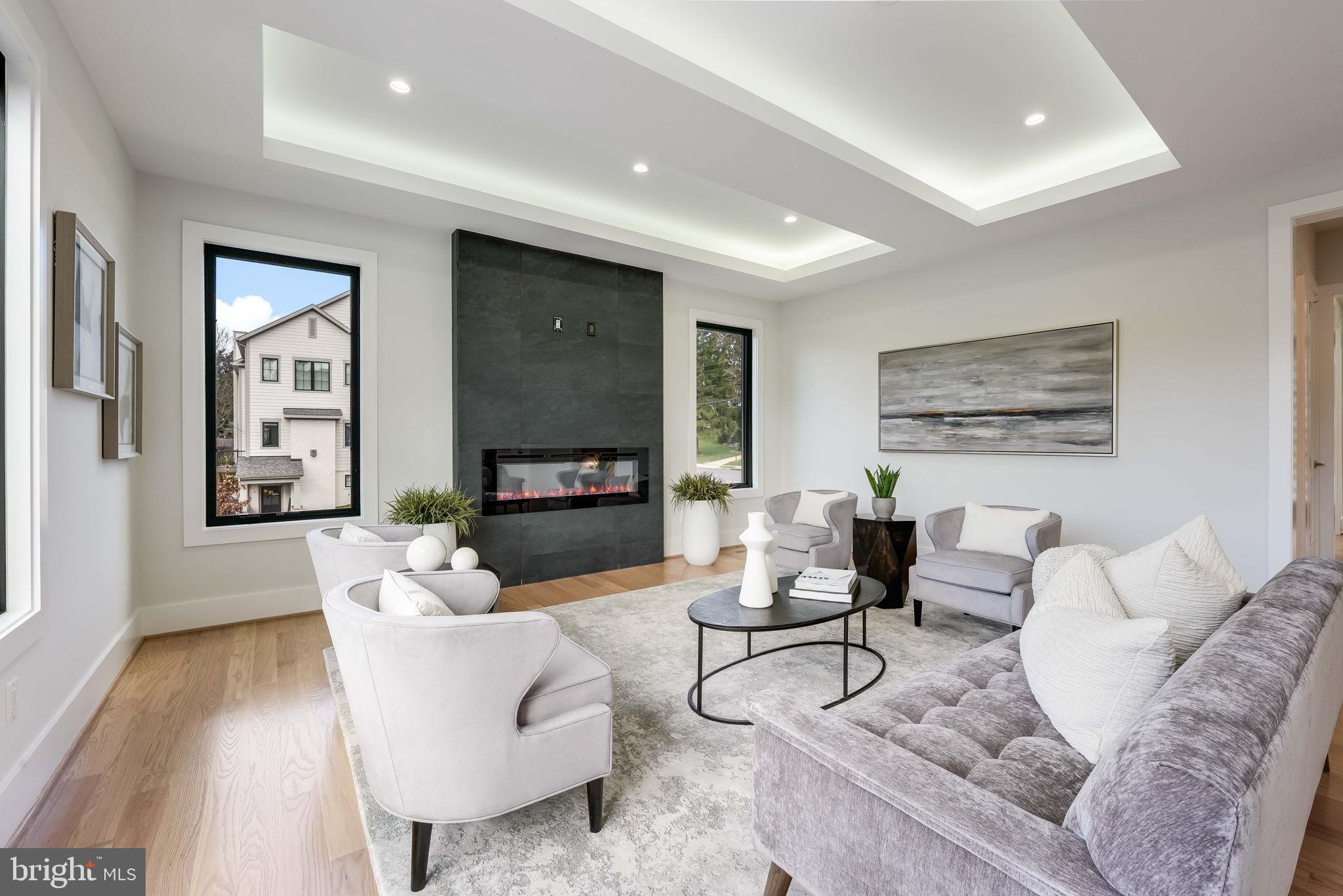 CRESCENT HILLS - Residential