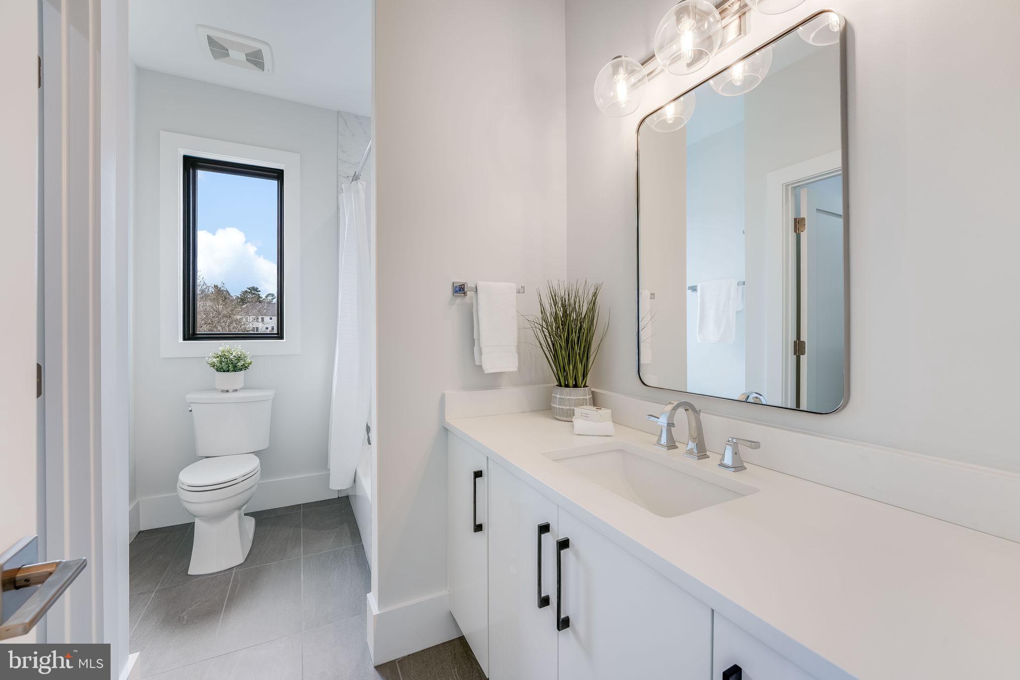 CRESCENT HILLS - Residential