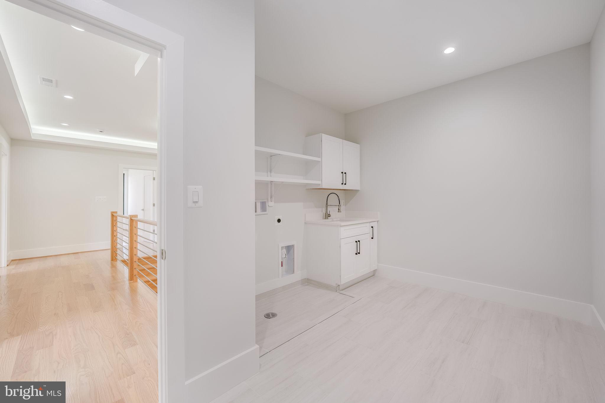 CRESCENT HILLS - Residential