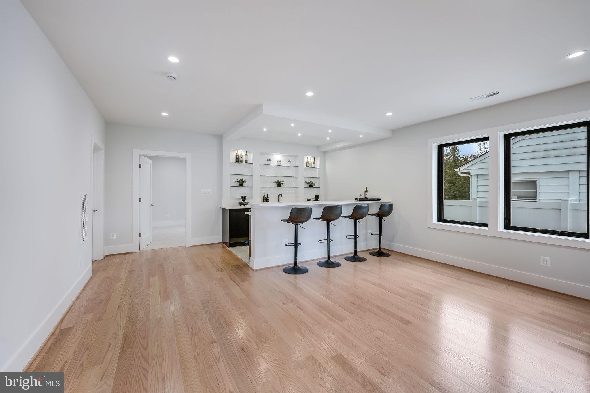 CRESCENT HILLS - Residential