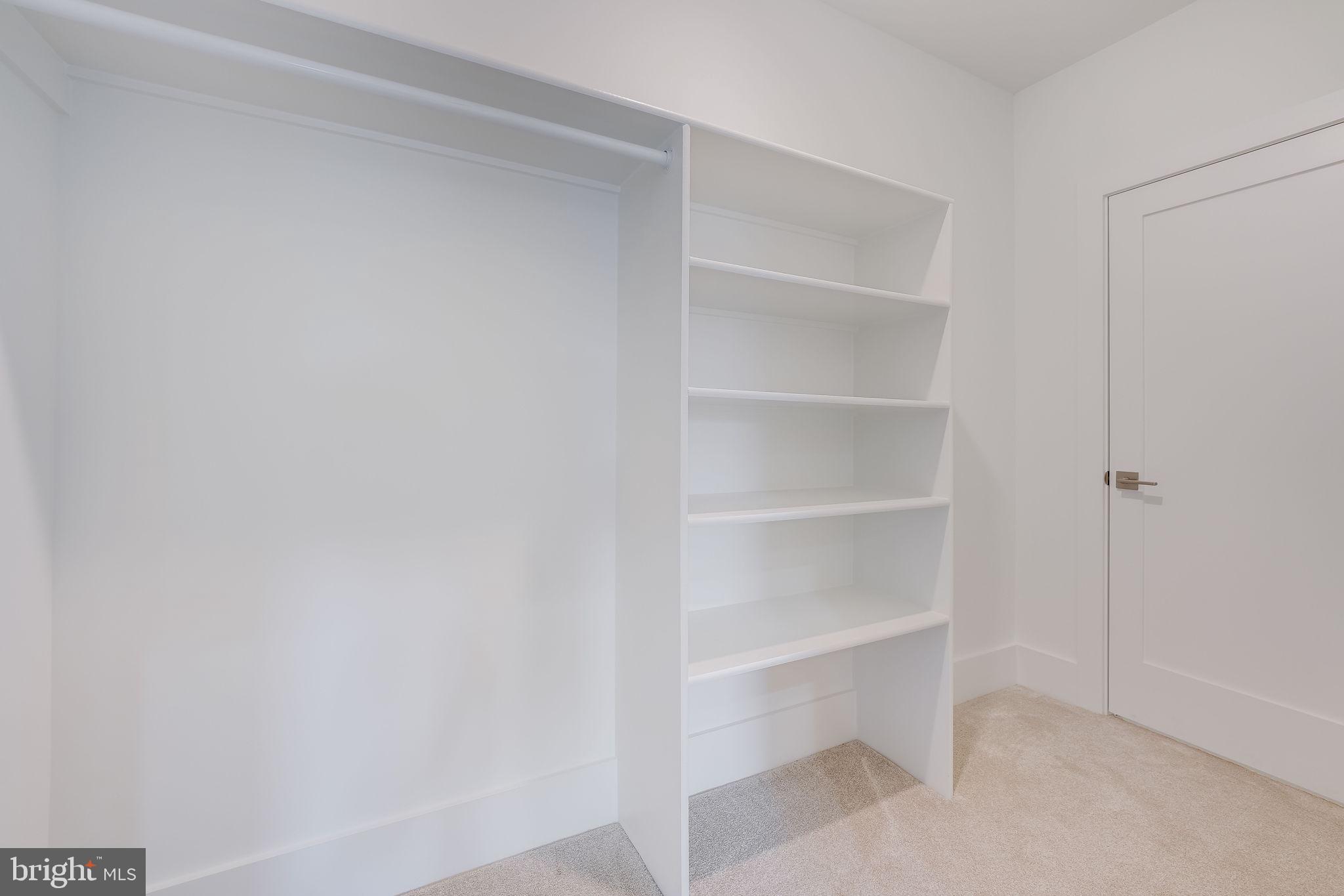 CRESCENT HILLS - Residential