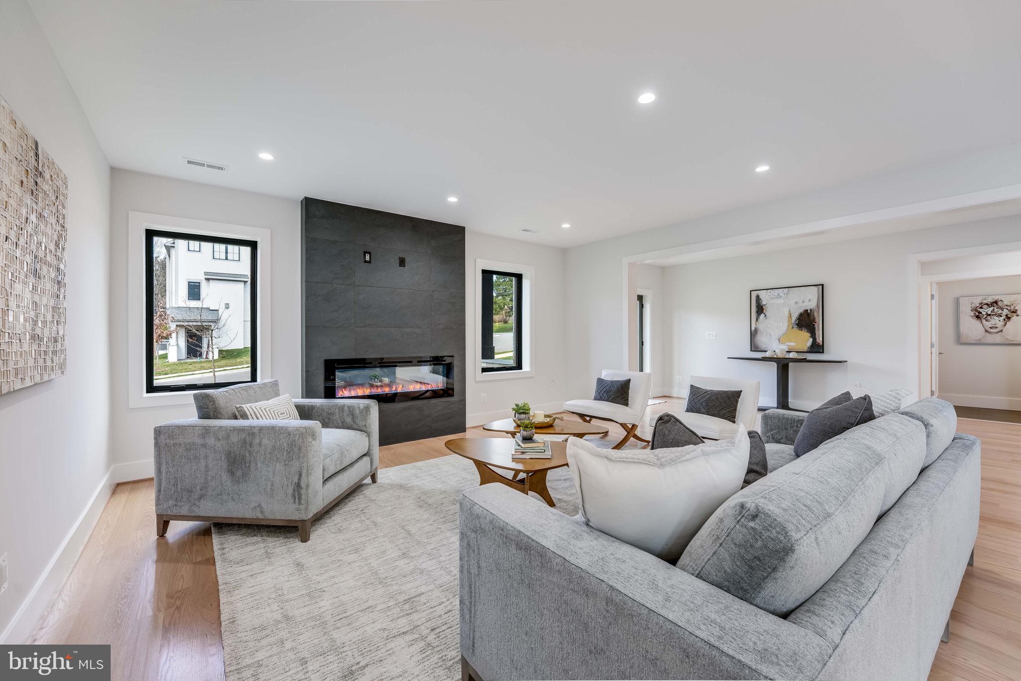 CRESCENT HILLS - Residential