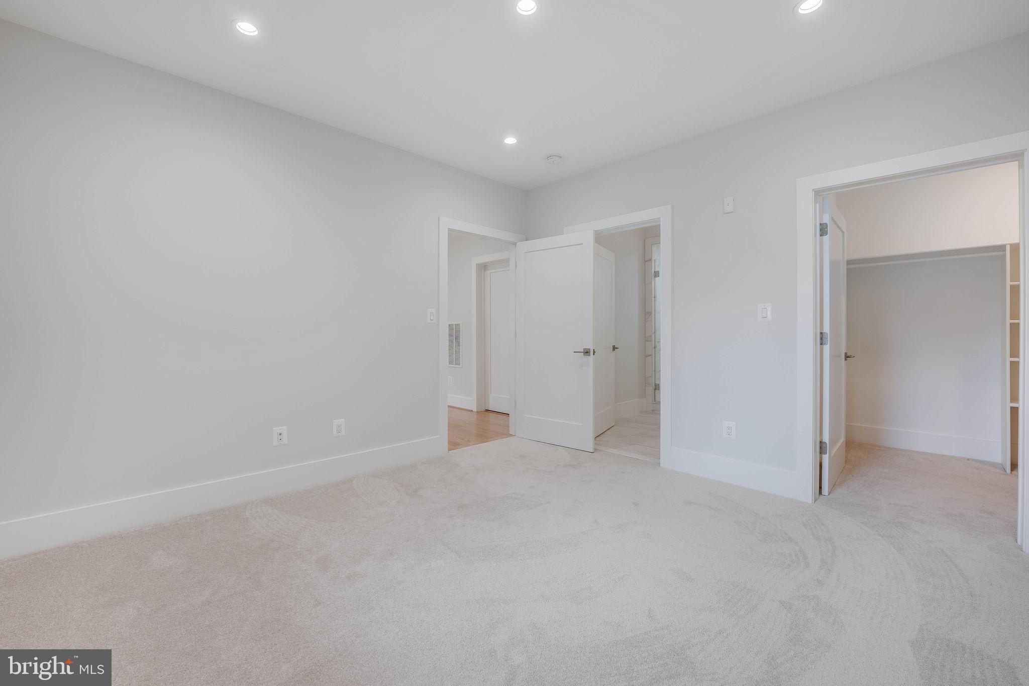 CRESCENT HILLS - Residential