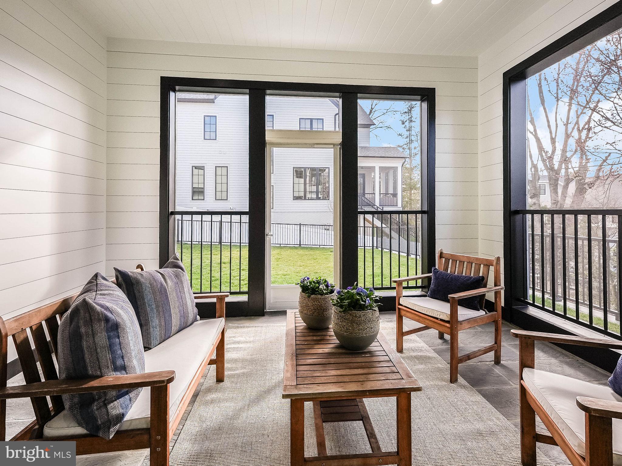 CRESCENT HILLS - Residential