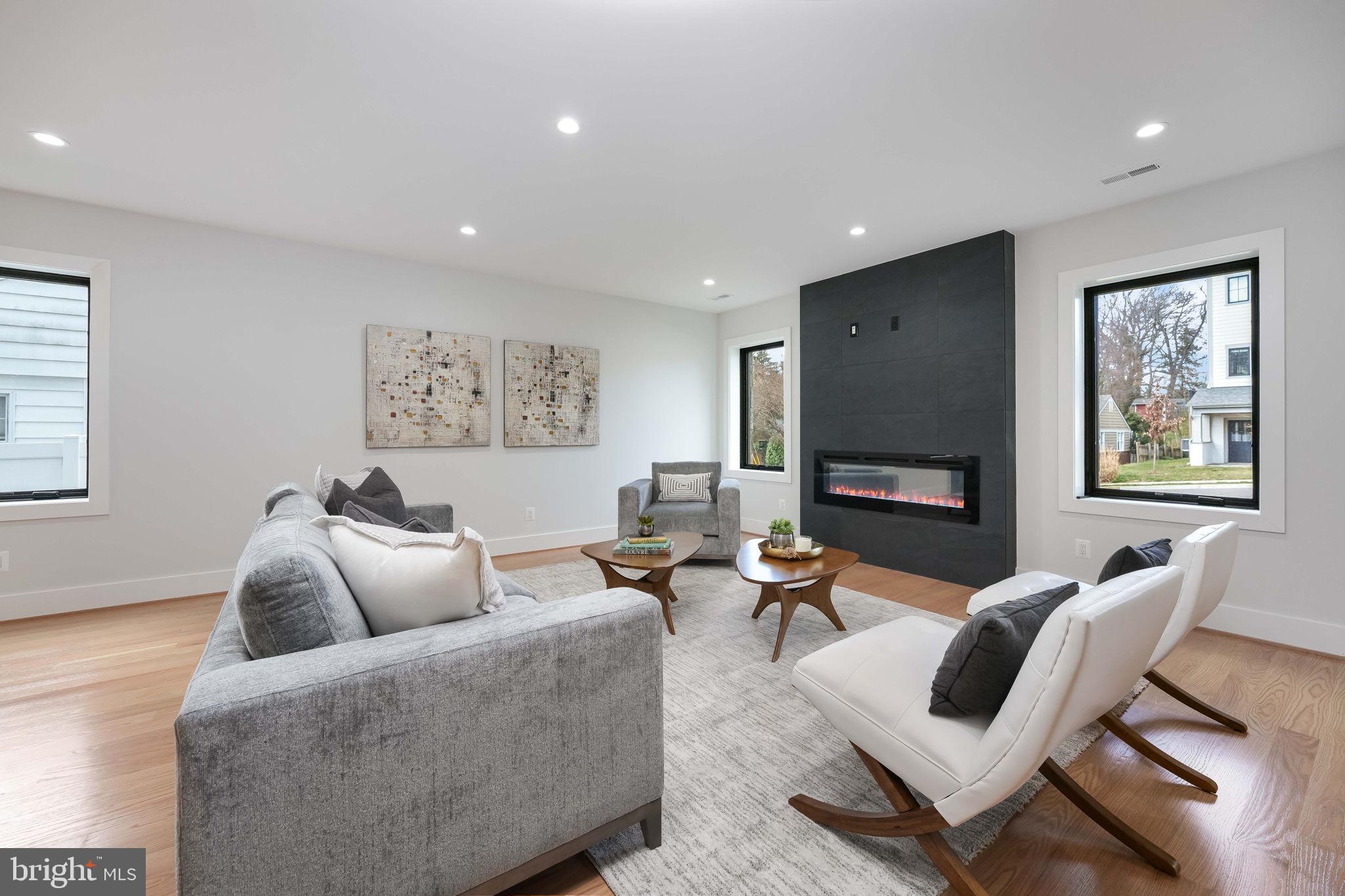 CRESCENT HILLS - Residential