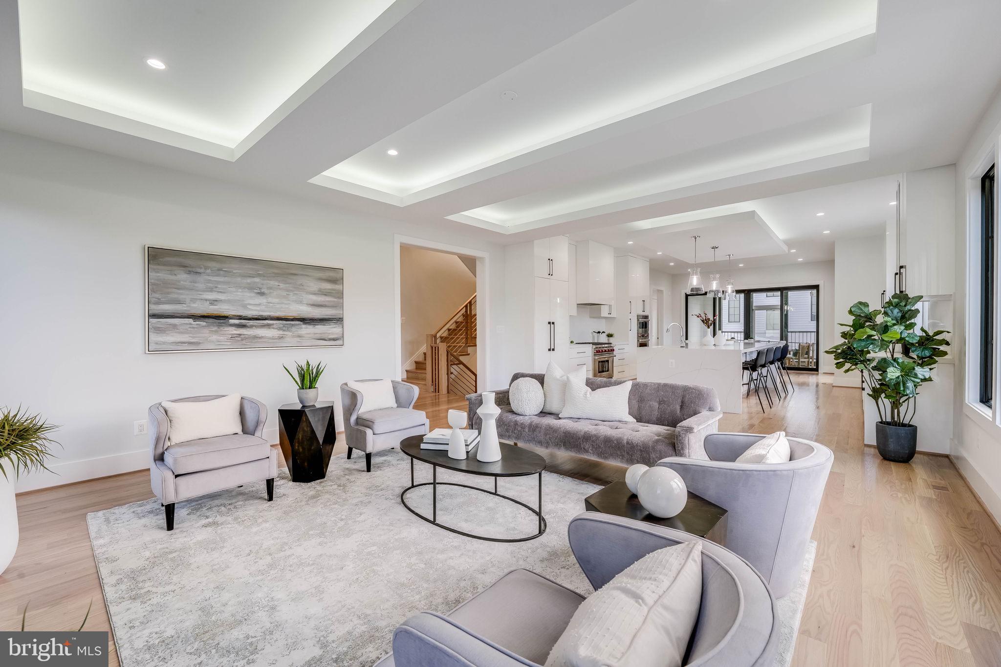 CRESCENT HILLS - Residential