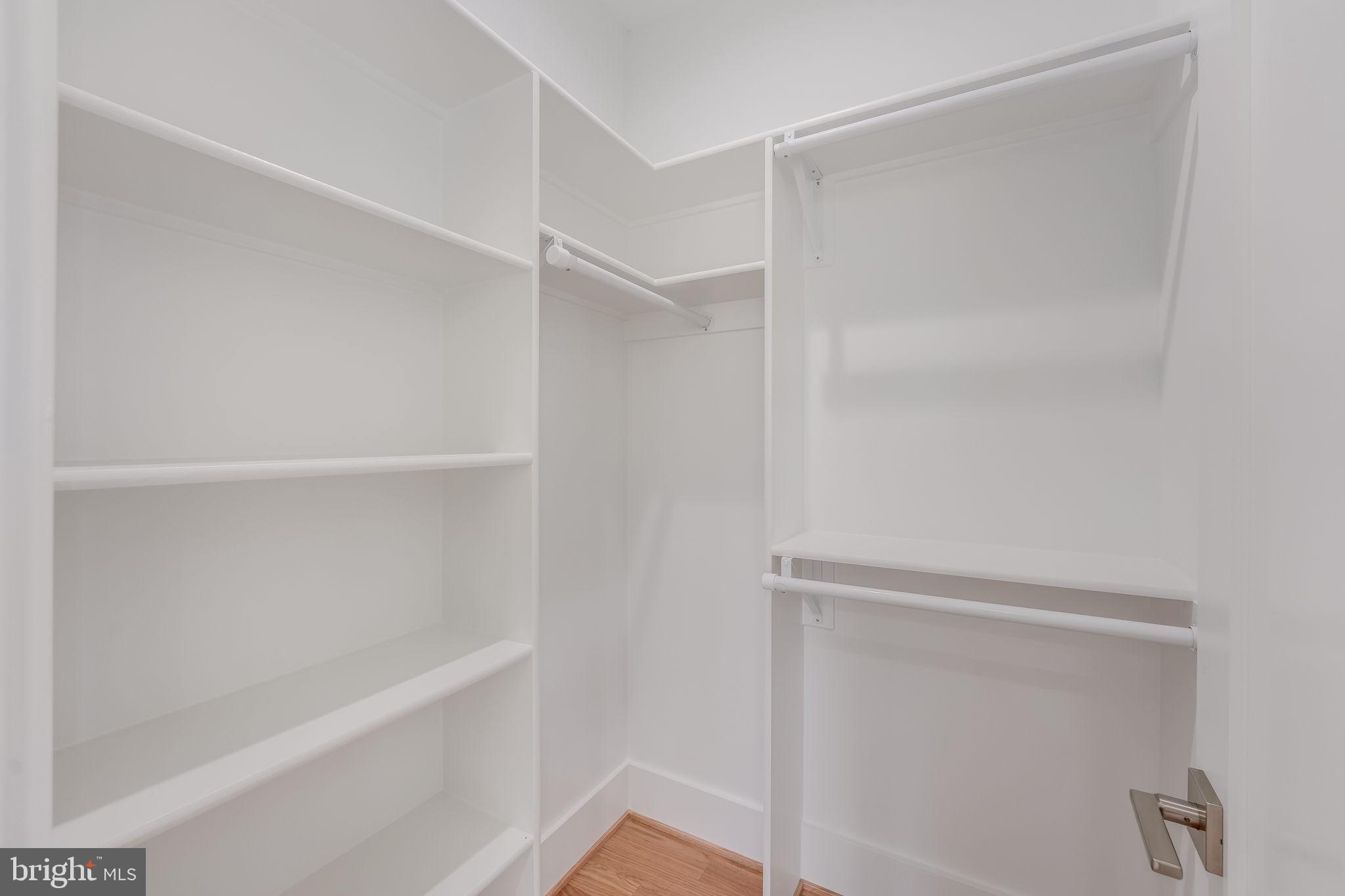 CRESCENT HILLS - Residential