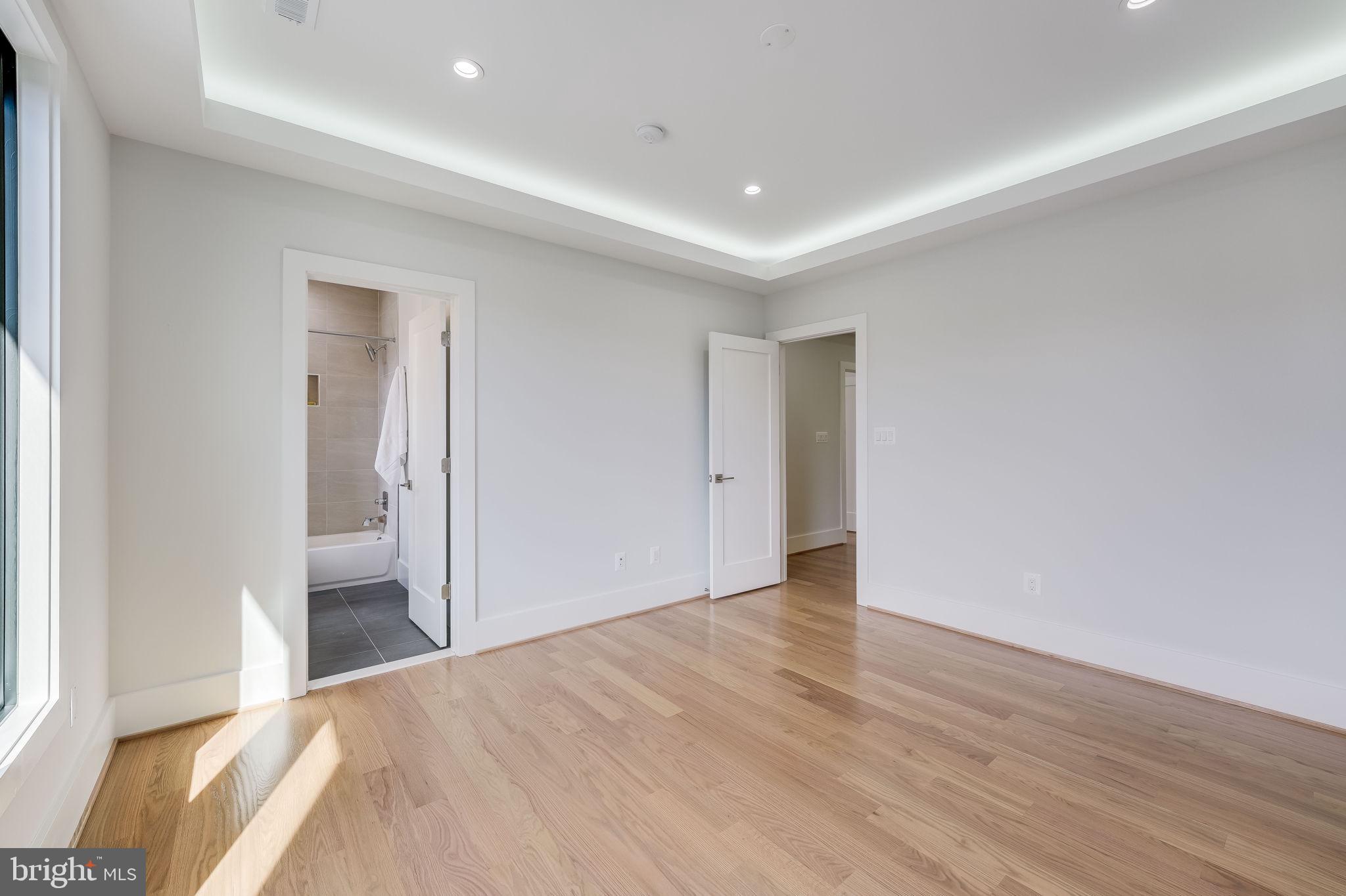 CRESCENT HILLS - Residential