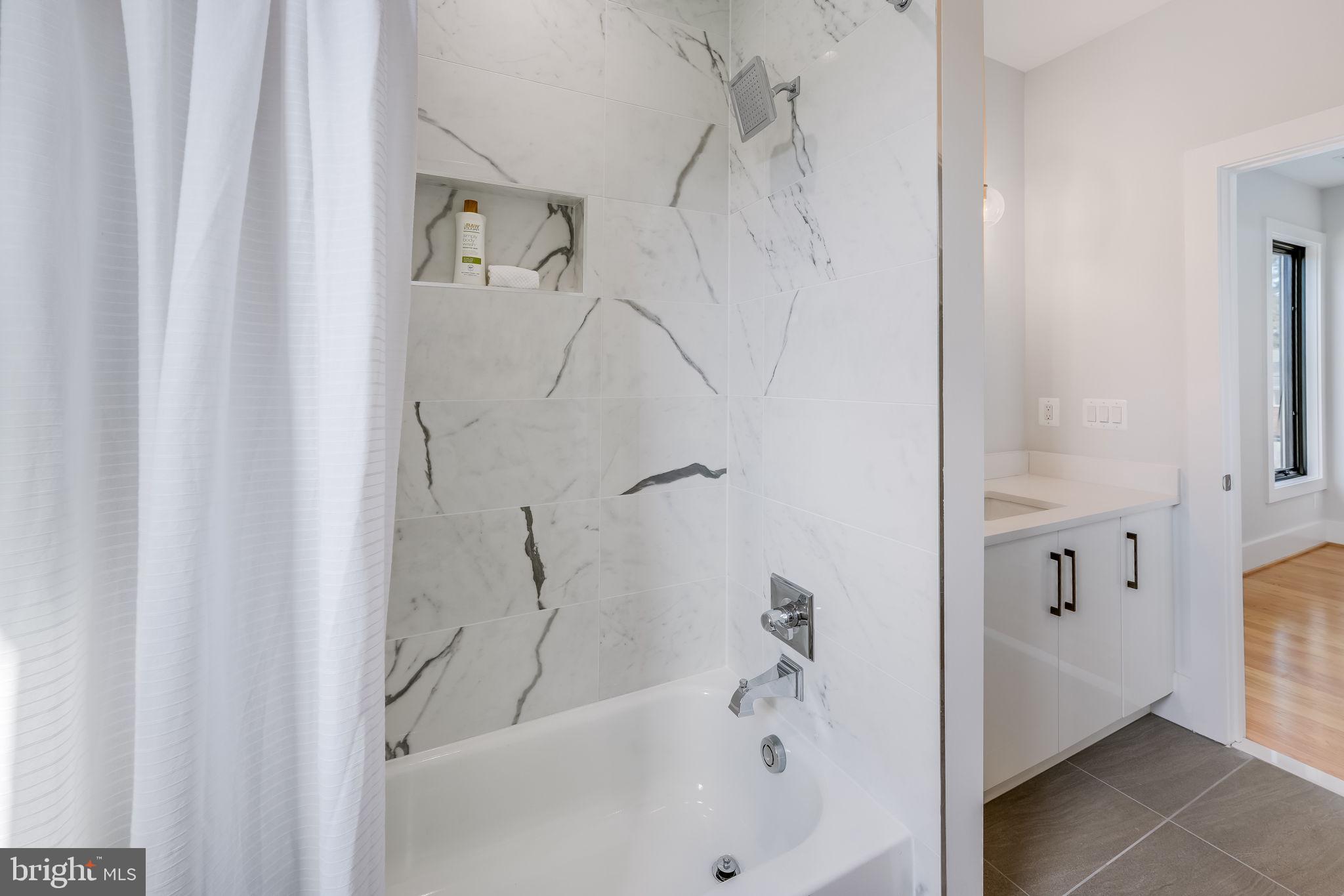 CRESCENT HILLS - Residential