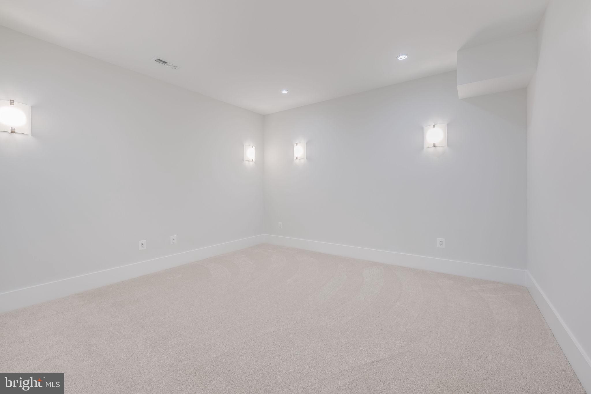 CRESCENT HILLS - Residential