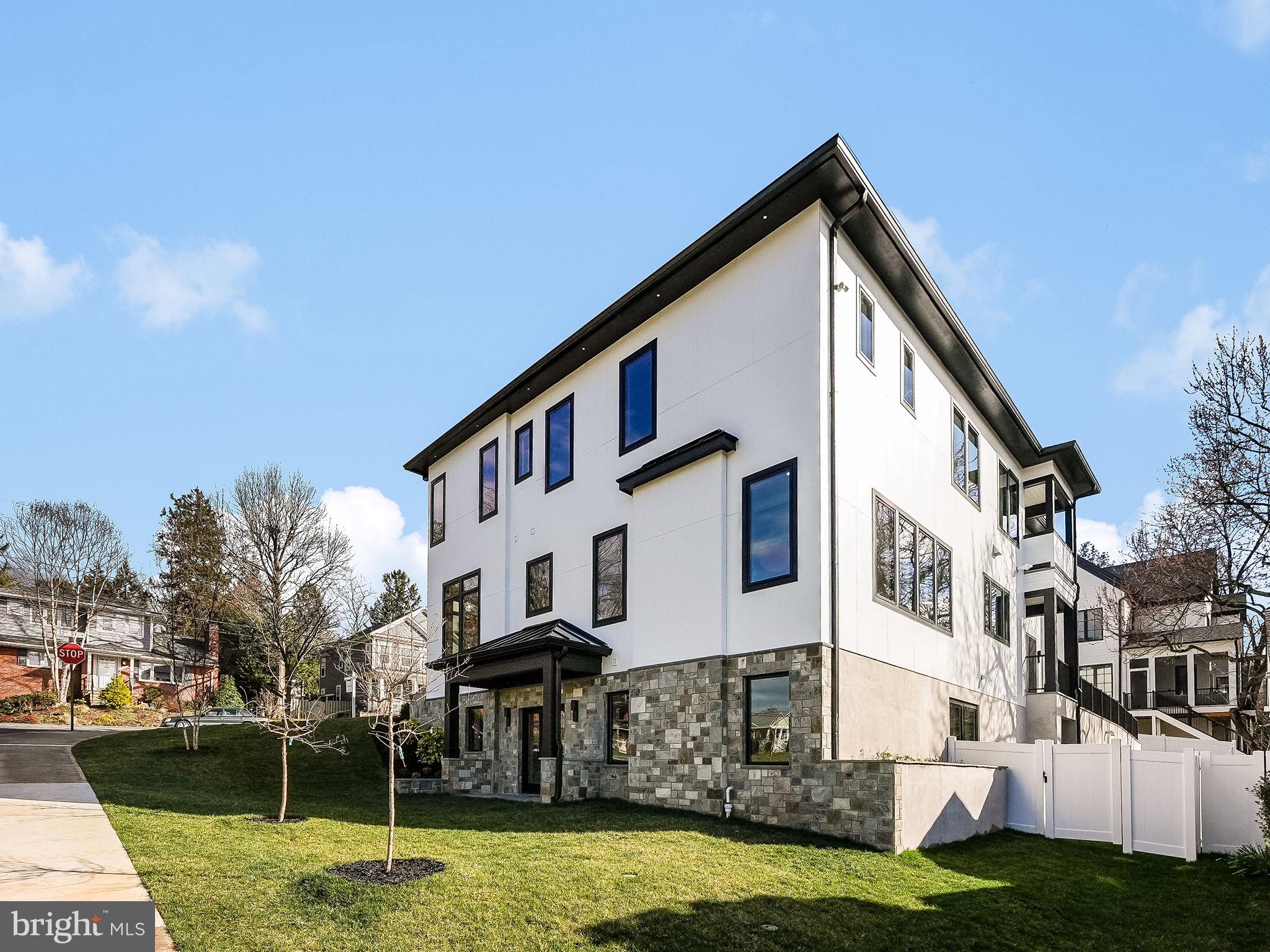 CRESCENT HILLS - Residential