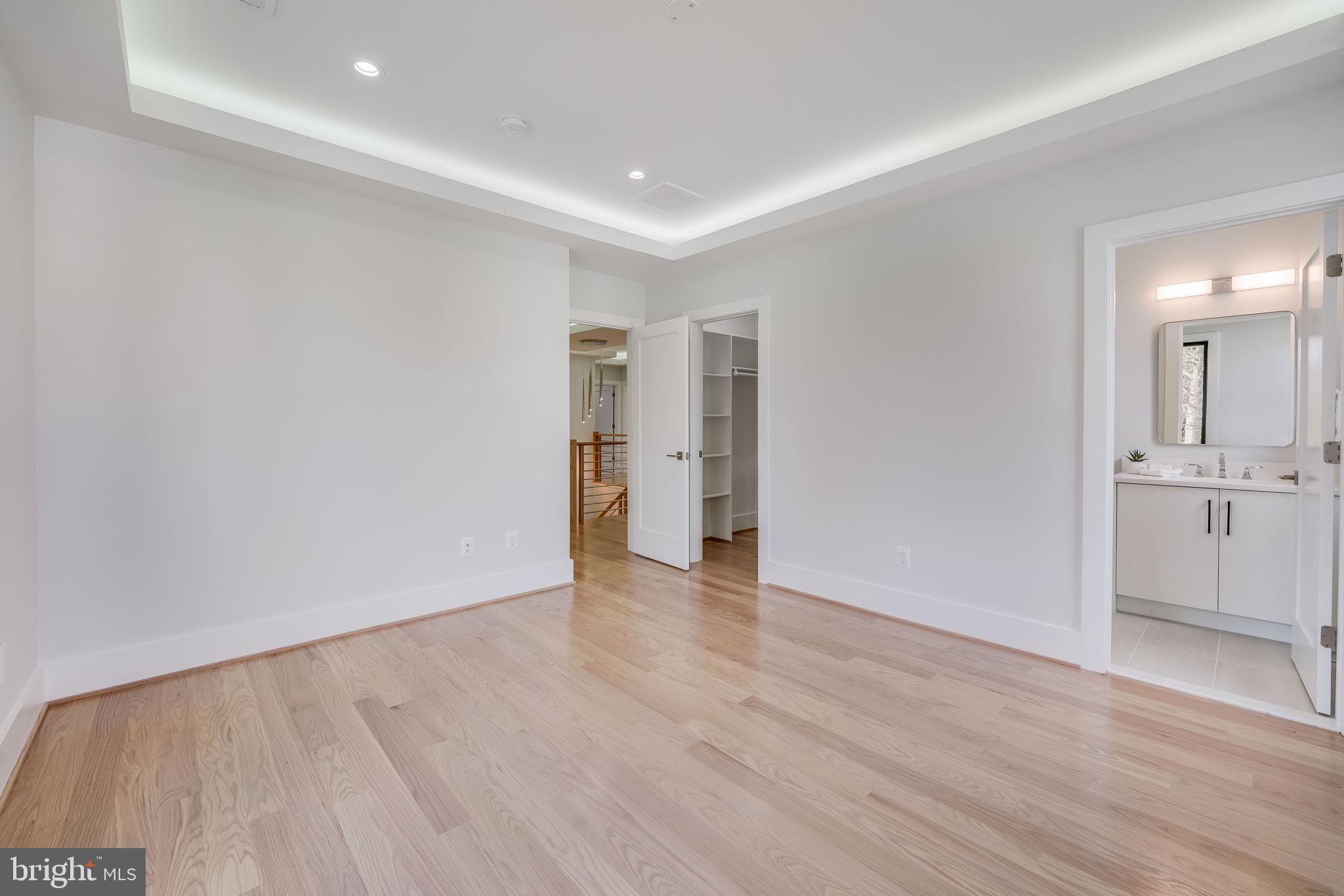 CRESCENT HILLS - Residential