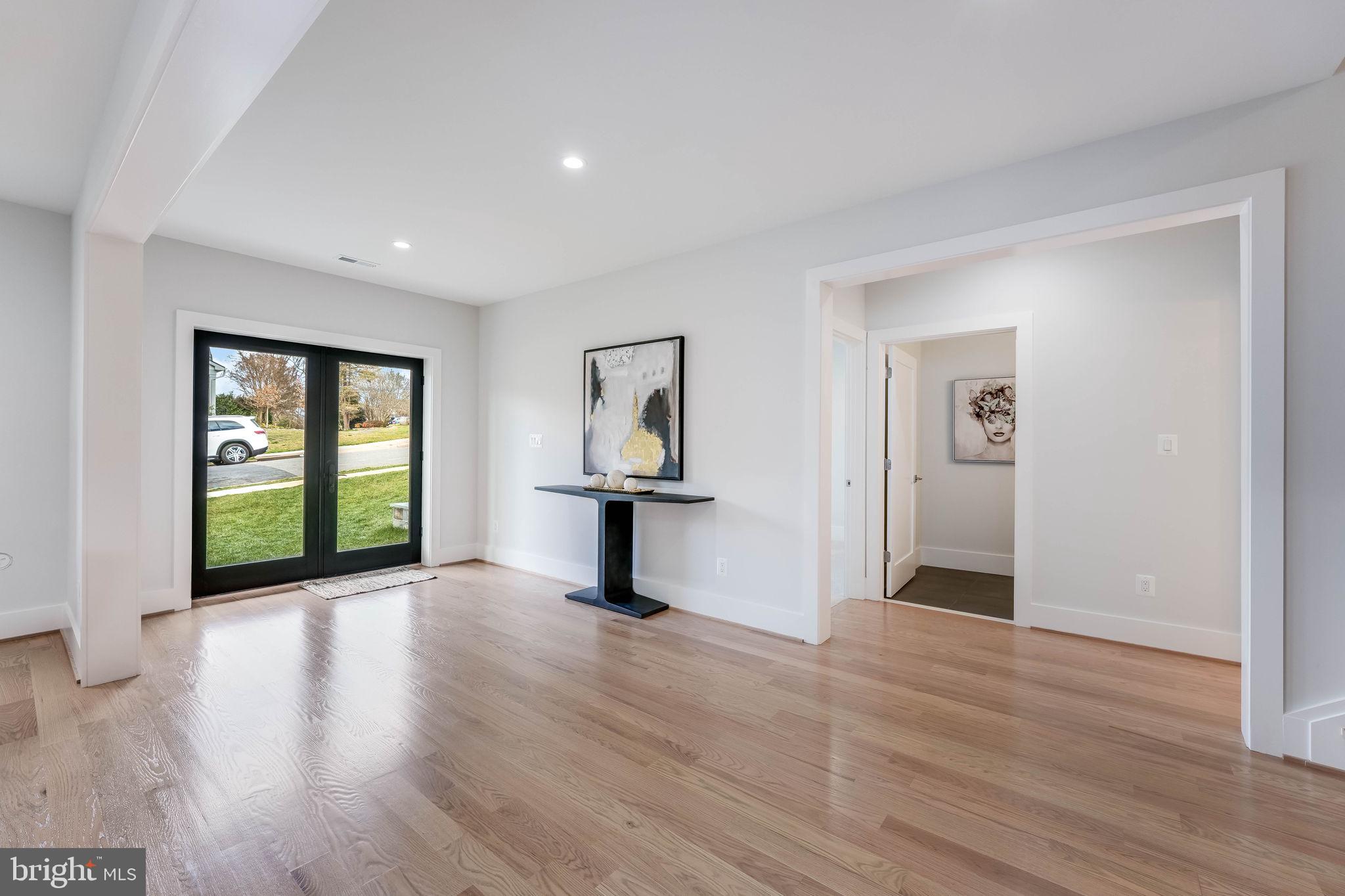 CRESCENT HILLS - Residential