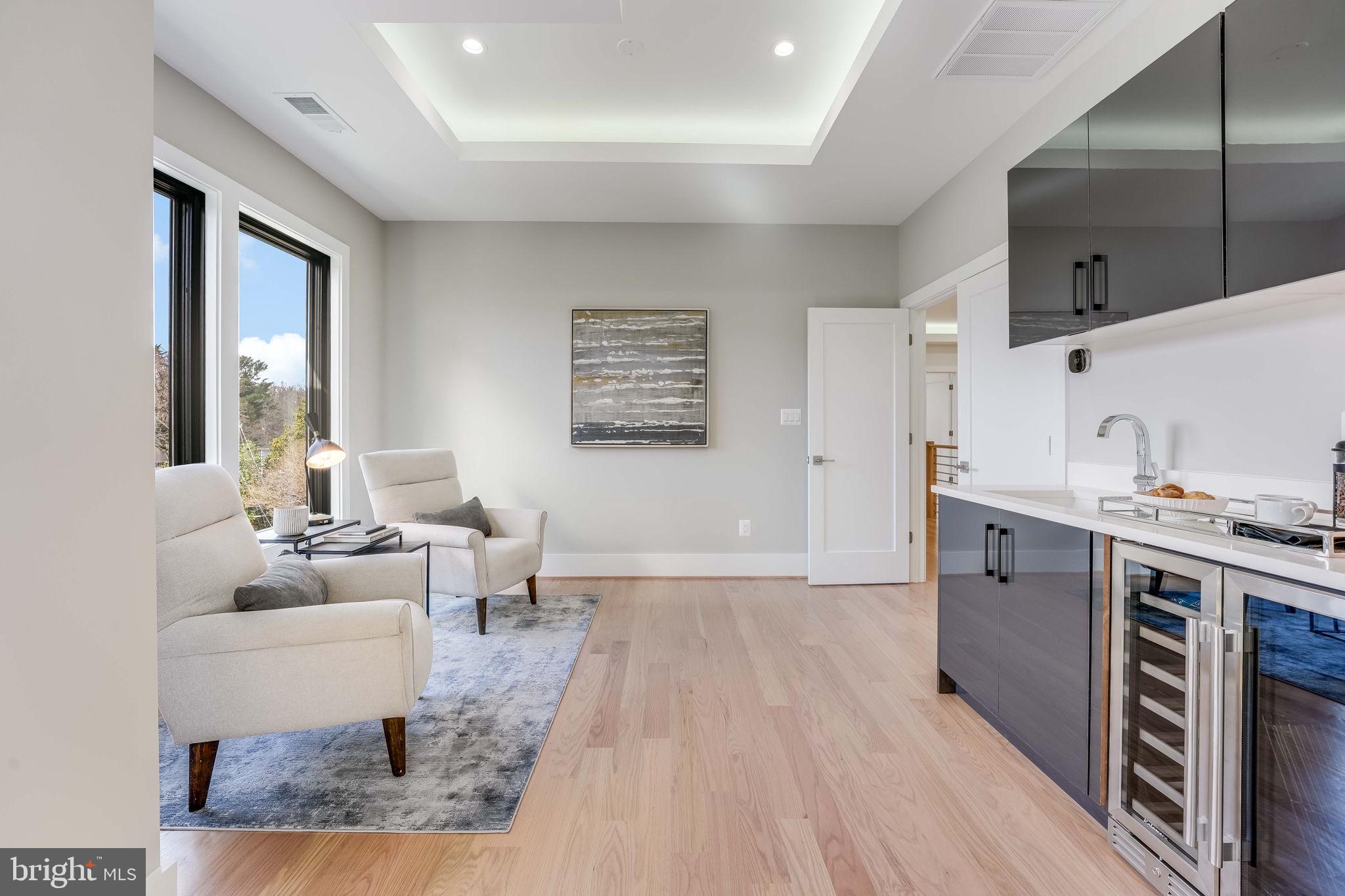 CRESCENT HILLS - Residential