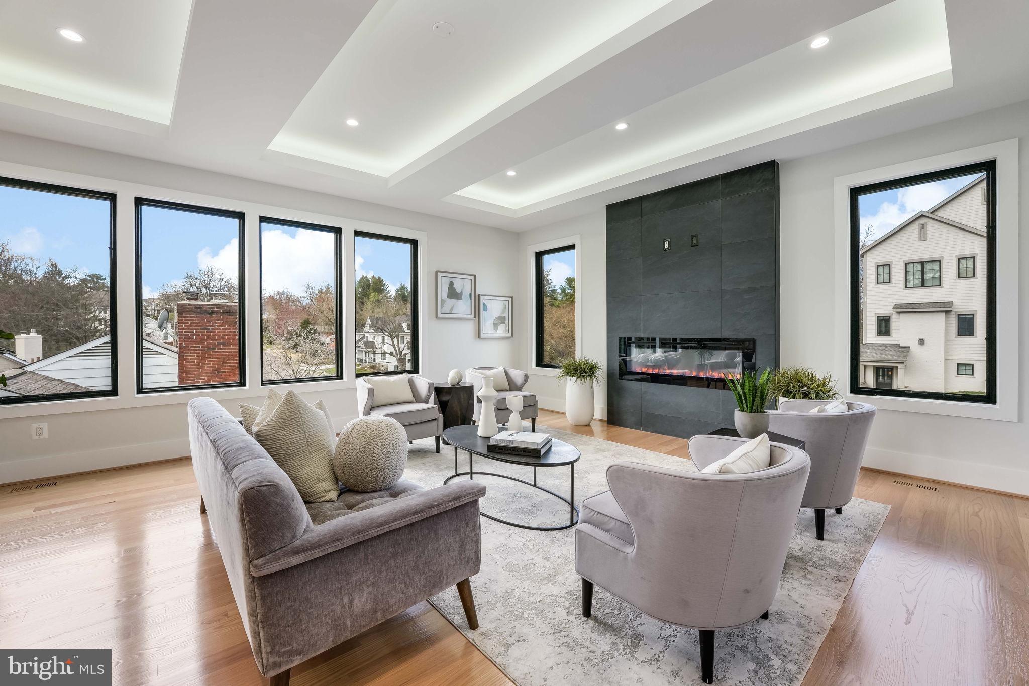 CRESCENT HILLS - Residential