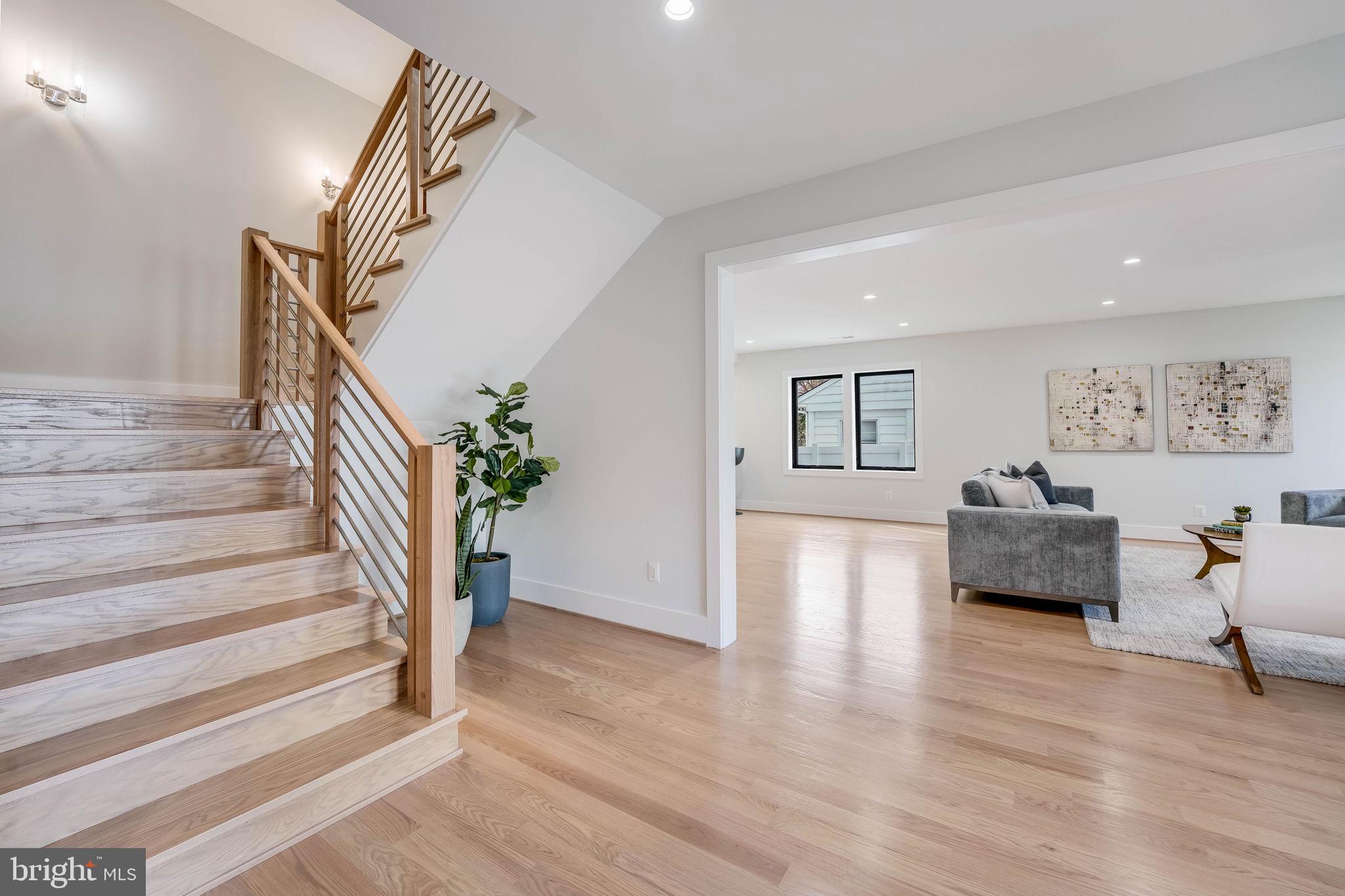 CRESCENT HILLS - Residential