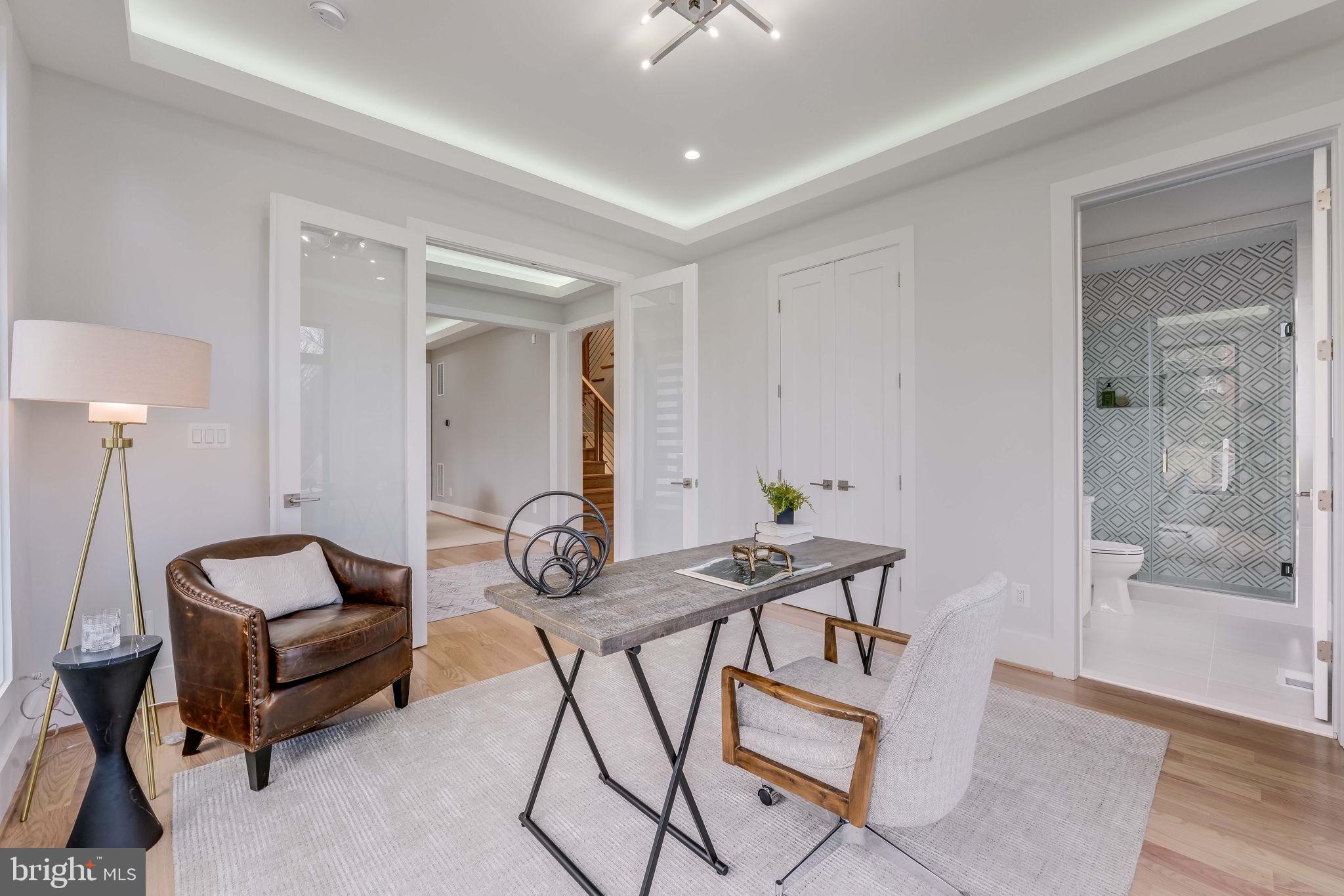 CRESCENT HILLS - Residential