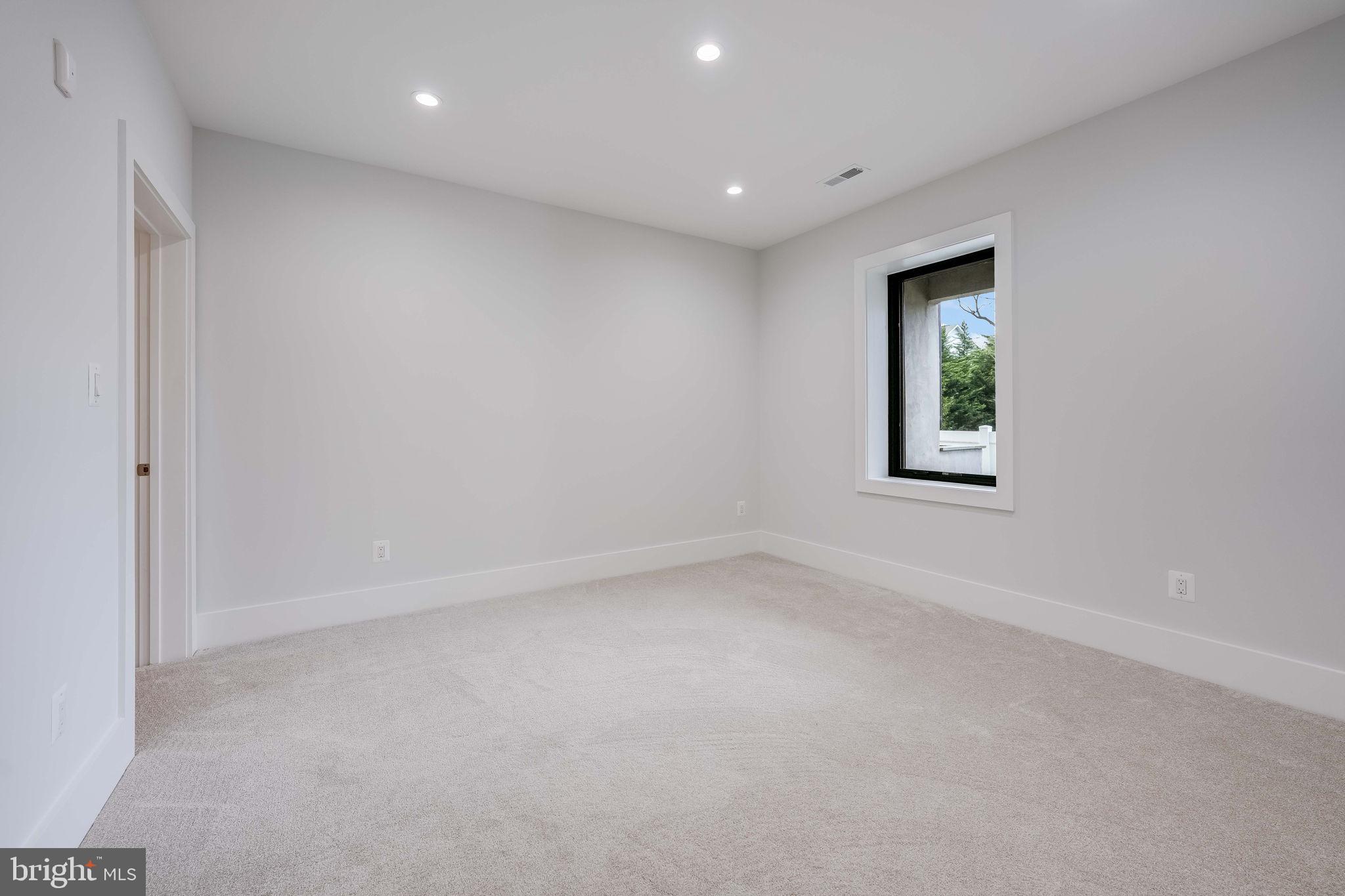 CRESCENT HILLS - Residential