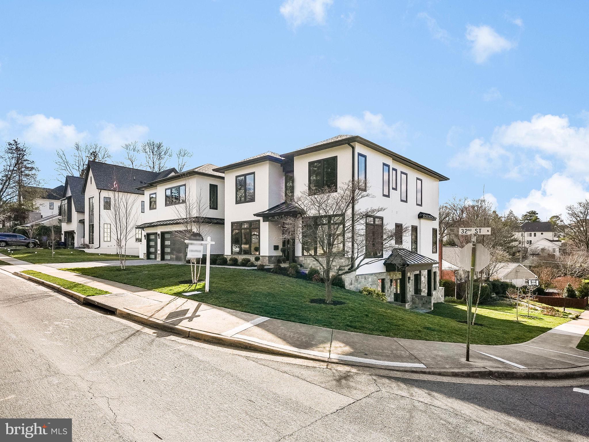 CRESCENT HILLS - Residential