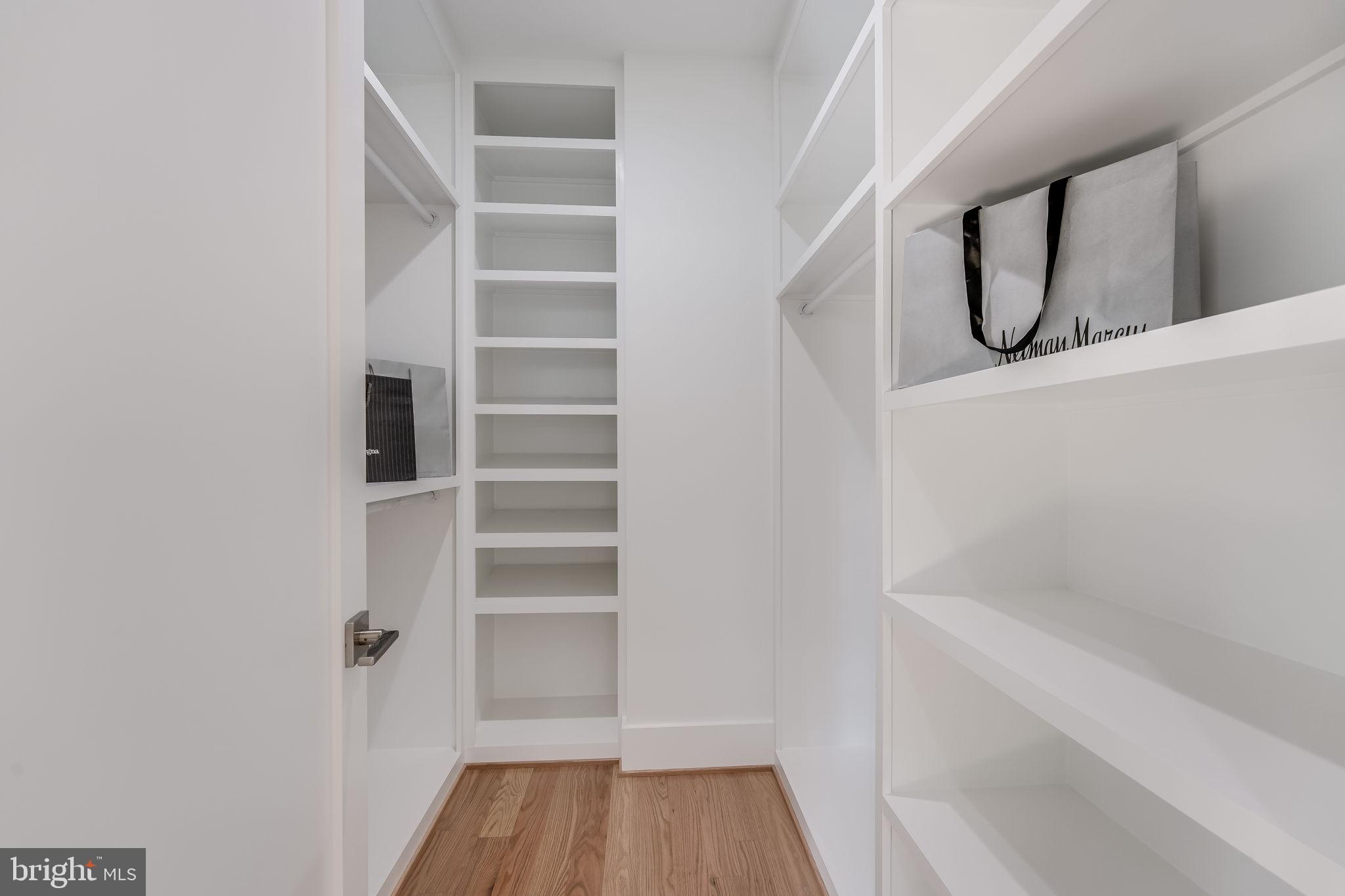 CRESCENT HILLS - Residential