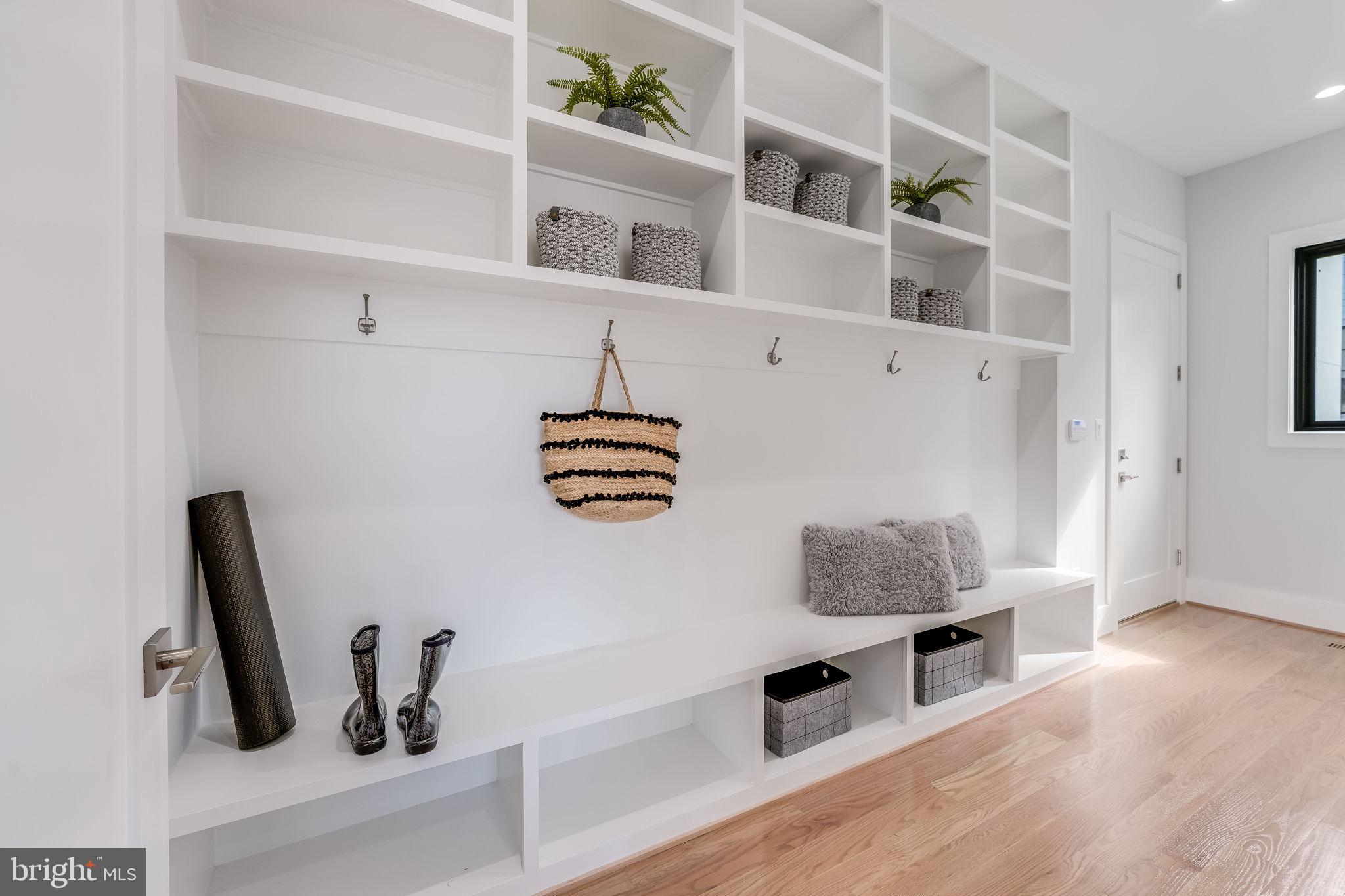 CRESCENT HILLS - Residential