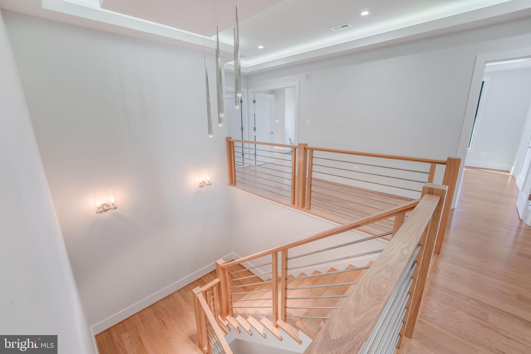 CRESCENT HILLS - Residential