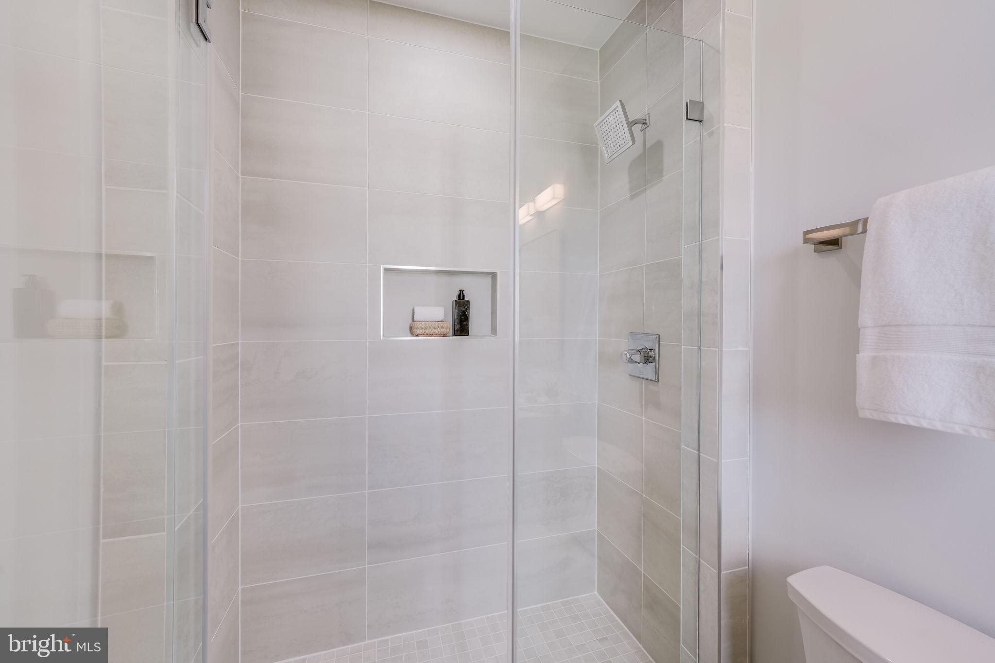 CRESCENT HILLS - Residential