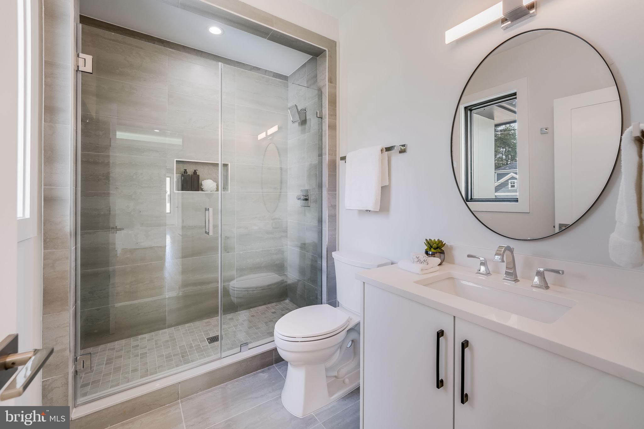 CRESCENT HILLS - Residential